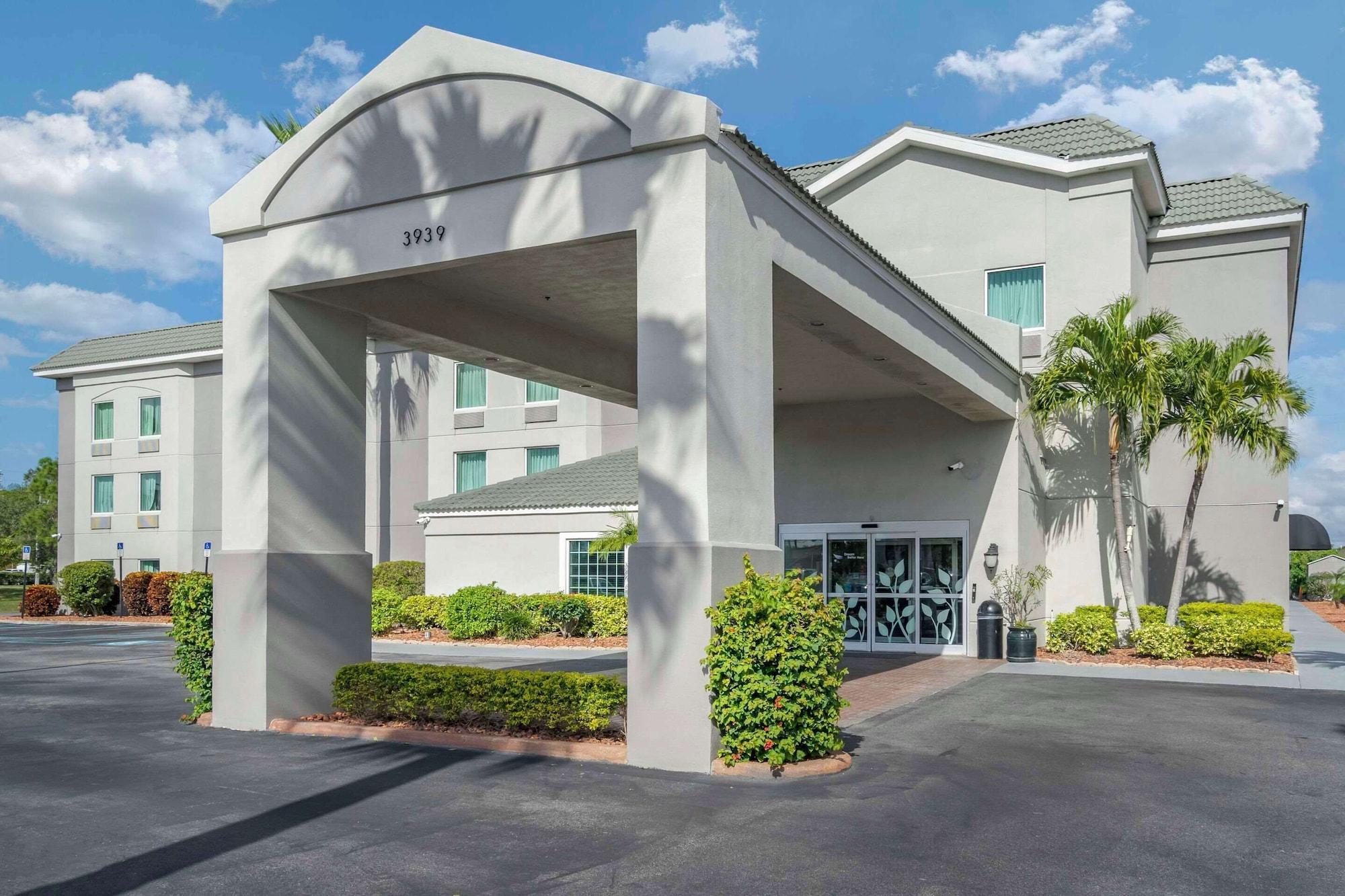 Vista Exterior Sleep Inn Clearwater - St Petersburg