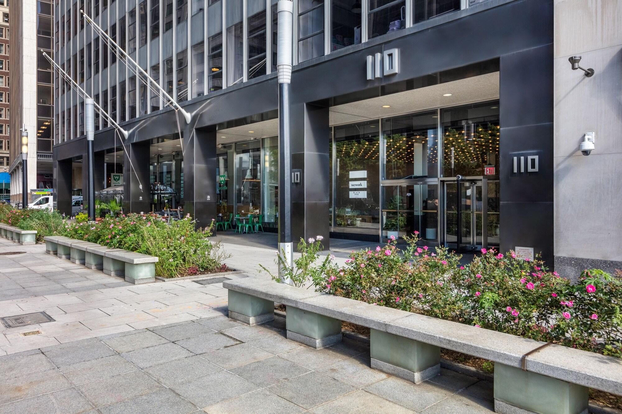 Vista Exterior Placemakr Wall Street