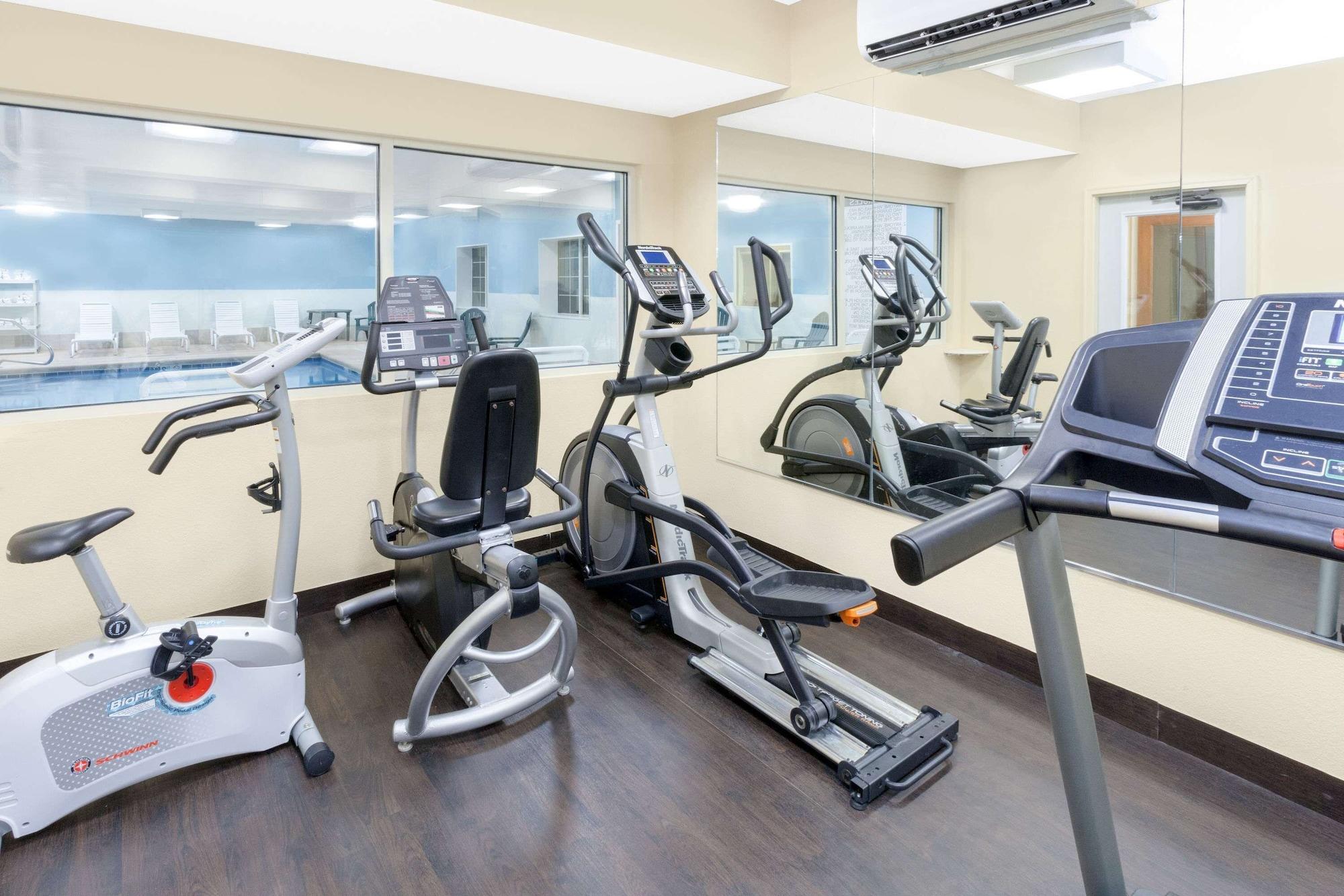 Gimnasio Baymont by Wyndham Fort Wayne
