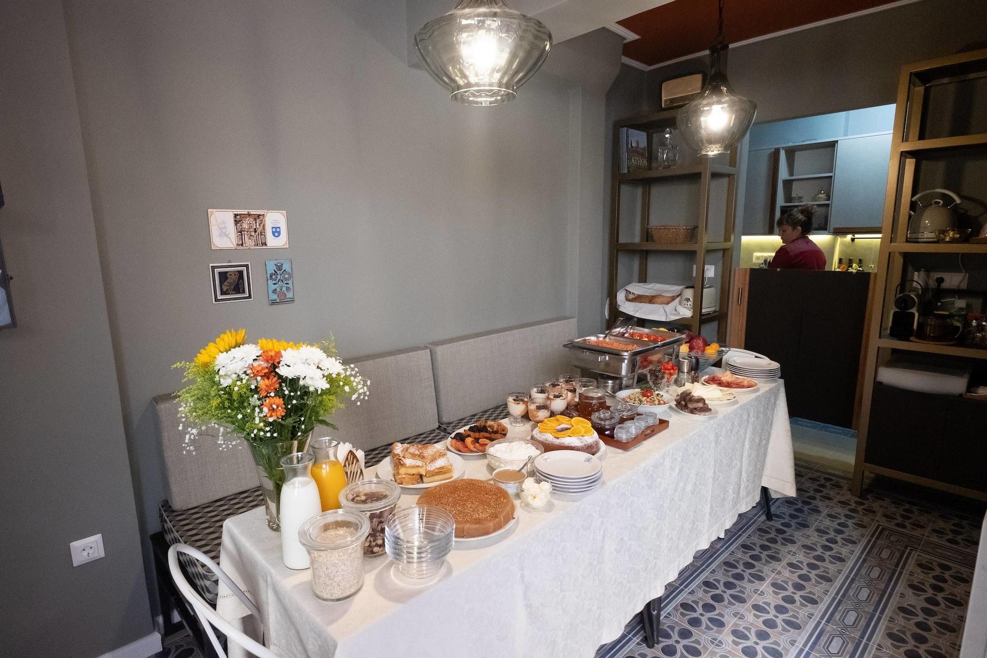 Restaurant Athenian Yard Suites
