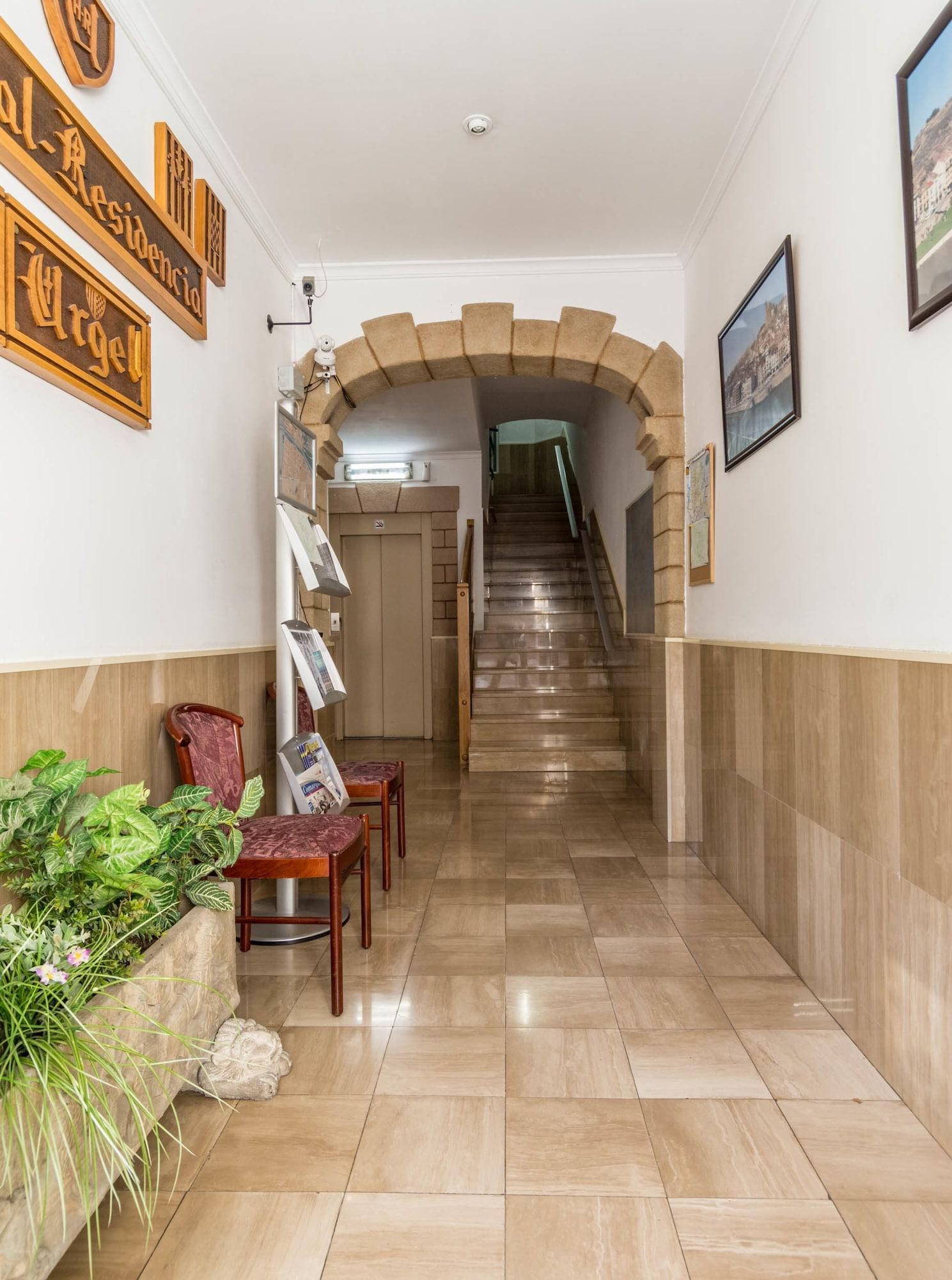 Varios Hostal Urgell