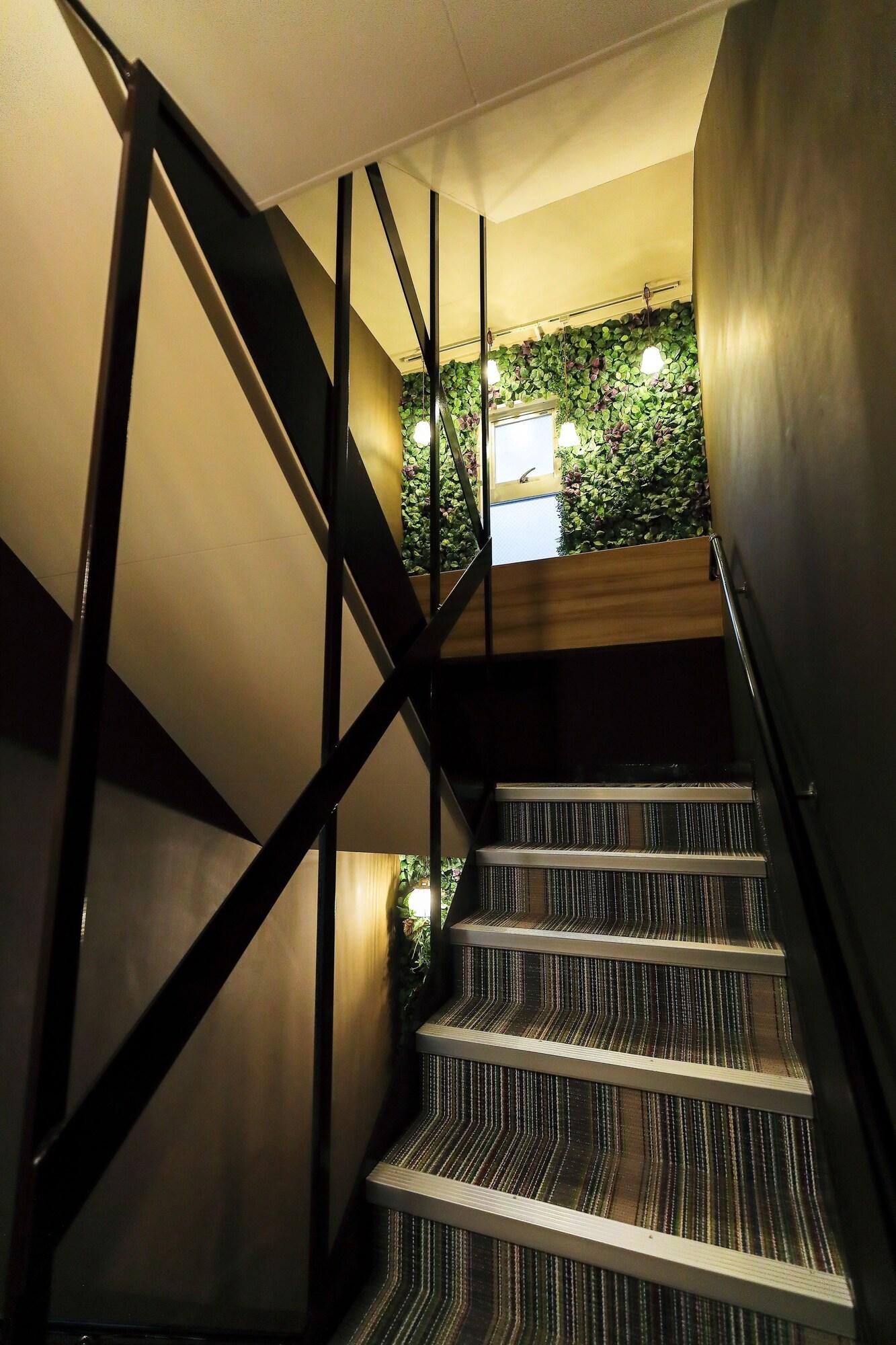 Varios Guest House Kobe Nadeshikoya - Hostel