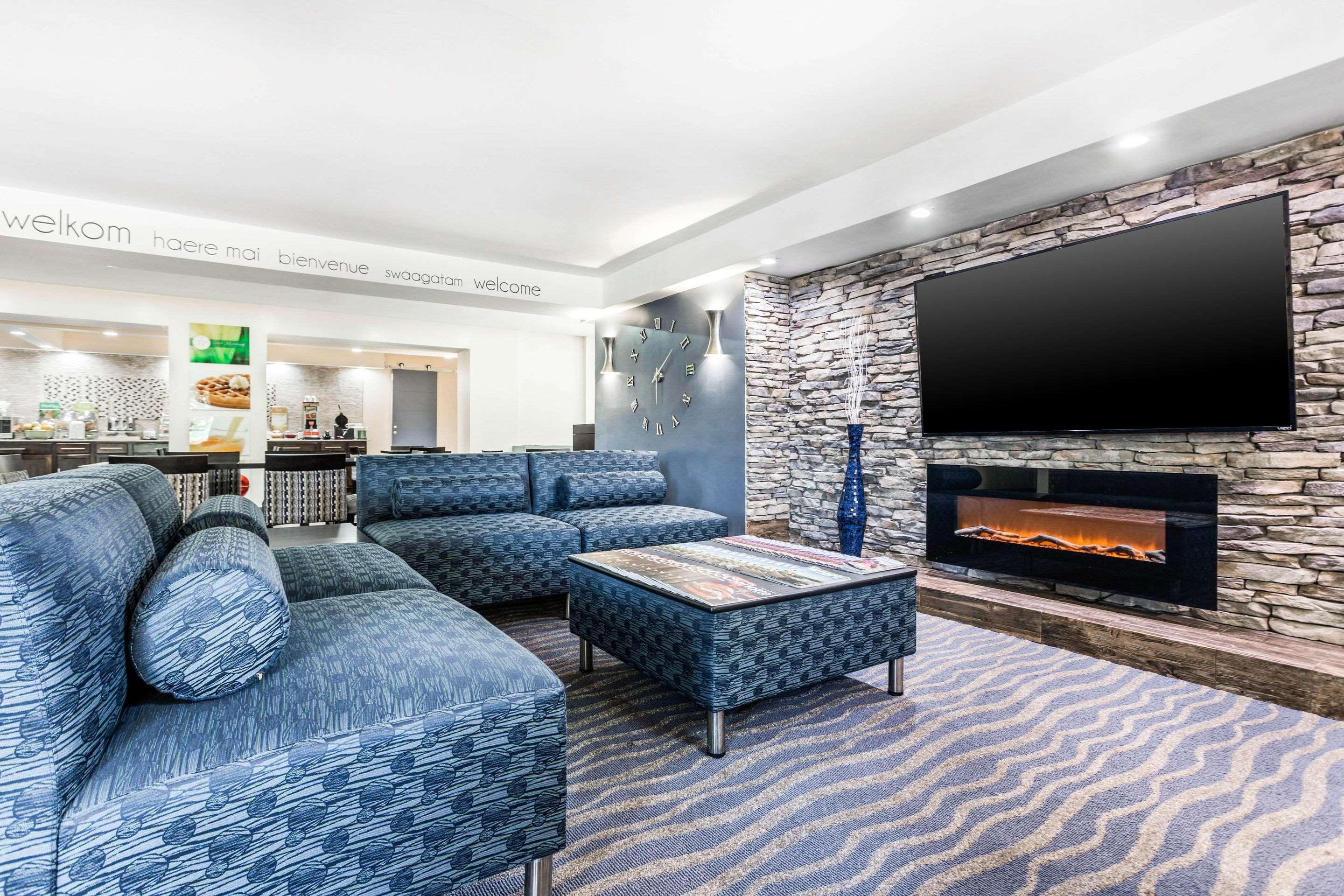 Vista Lobby Quality Inn Charlotte Airport