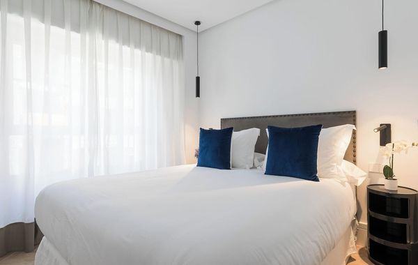 Feelathome Waldorf Suites Apartments