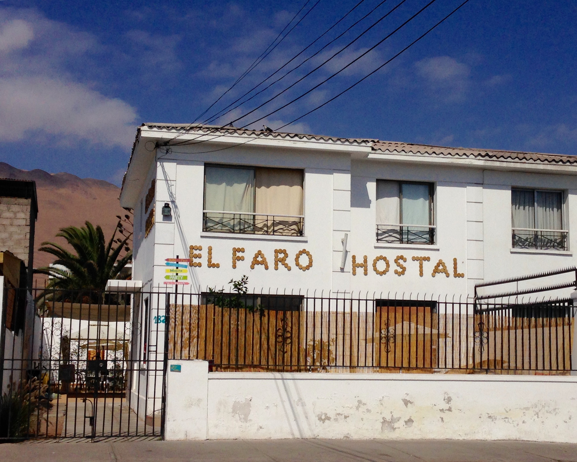 Vista Exterior El Faro Hostal