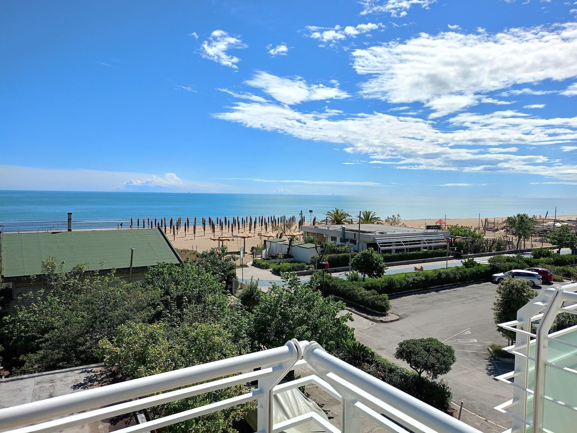 Vista Exterior Hotel Riviera