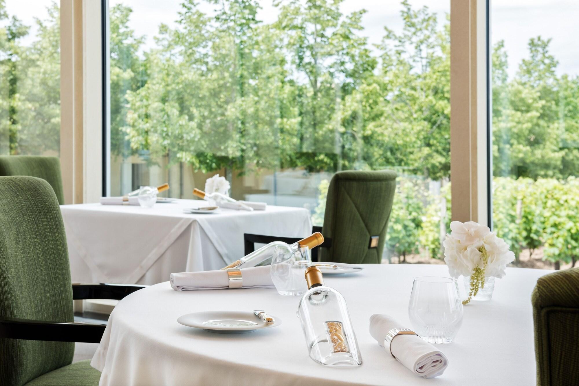 Restaurant Château Lafaurie-Peyraguey Hôtel & Restaurant LALIQUE