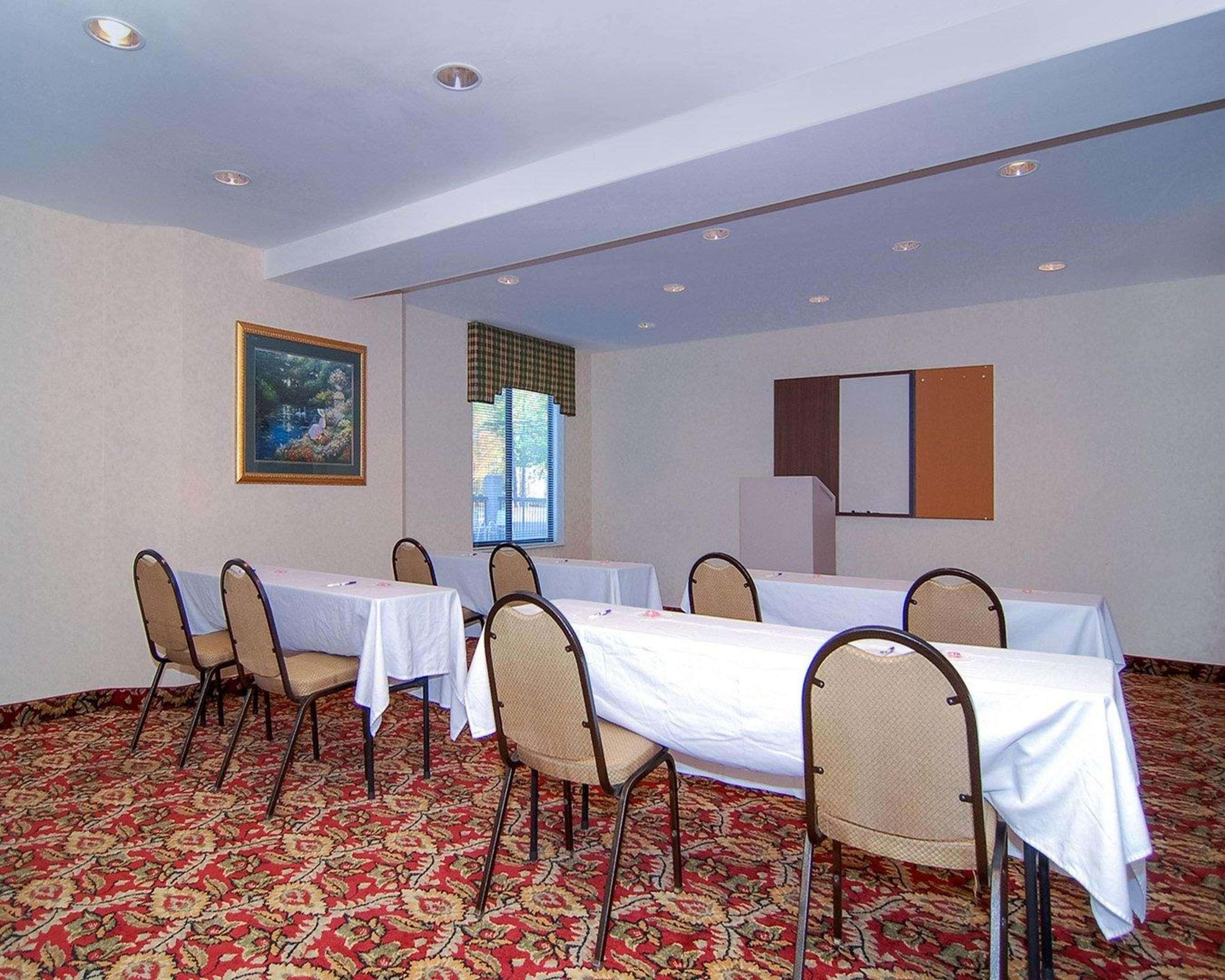 Centro de Negocios Sleep Inn Airport - Billy Graham Parkway