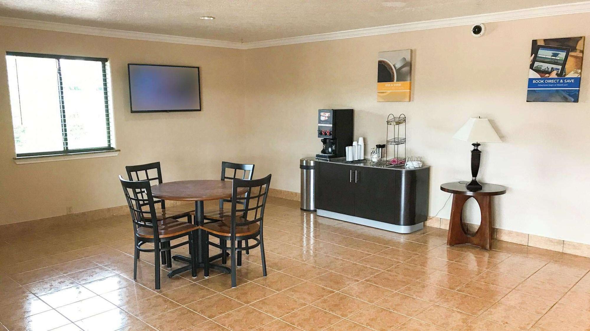 Vista Lobby Motel 6 Alvin, TX