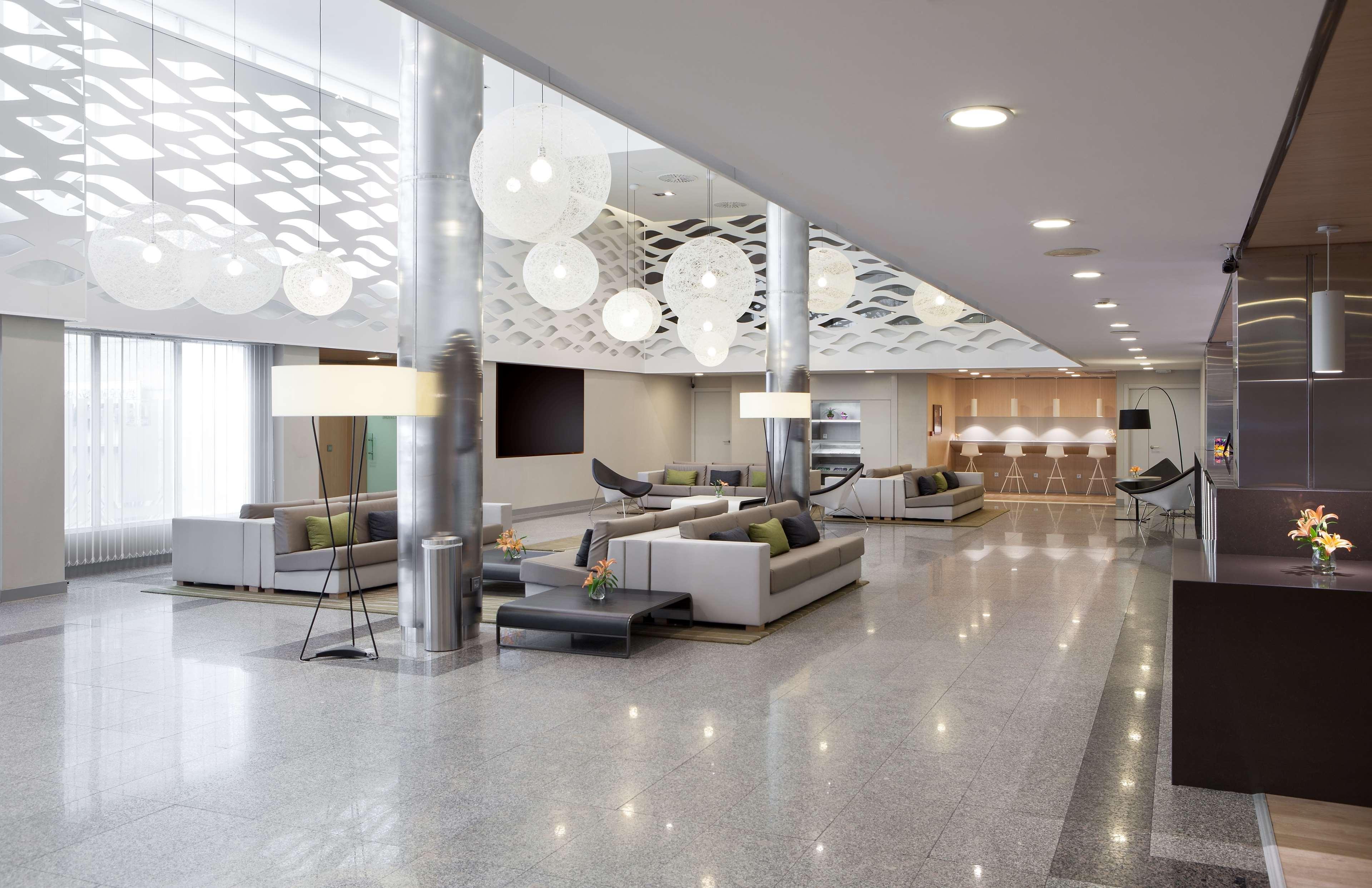 Vista Lobby NH Pamplona Iruña Park