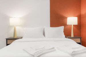 Alquiler Vacacional - Newly Remodeled Walkout Basement w/ Private Entry, full kitchen, private W/D