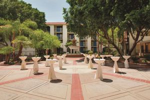 Alojamiento - Embassy Suites by Hilton Scottsdale Resort
