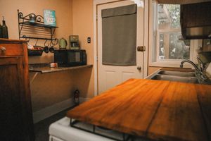 Alquiler Vacacional - Revisioned Mid-Century Modern Getaway On the Water Near Galena