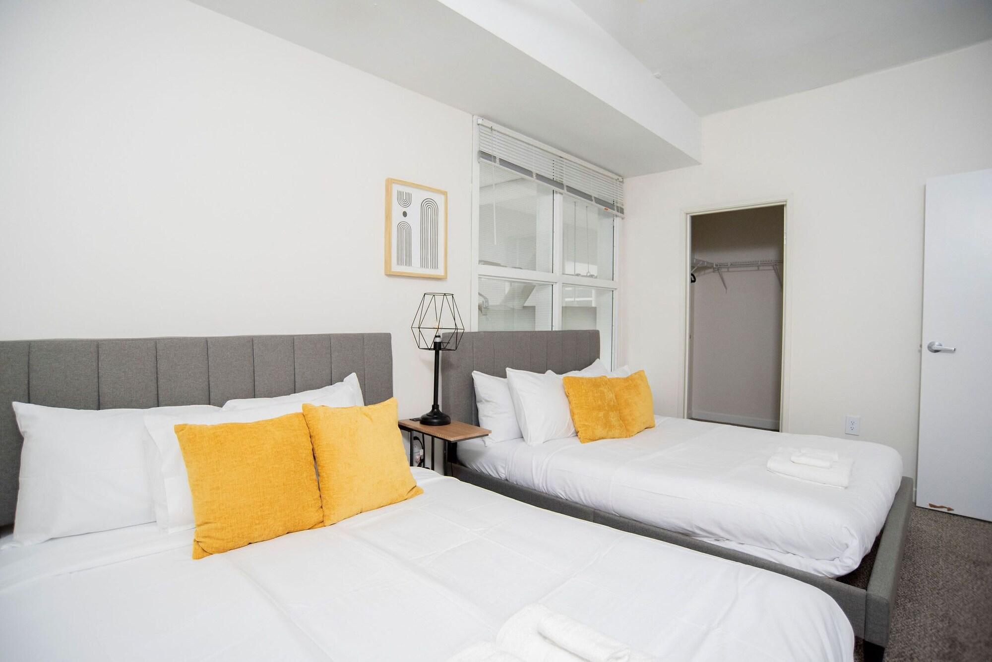 Habitación 3BR CozySuites TheBlock-SkybridgeAccess2