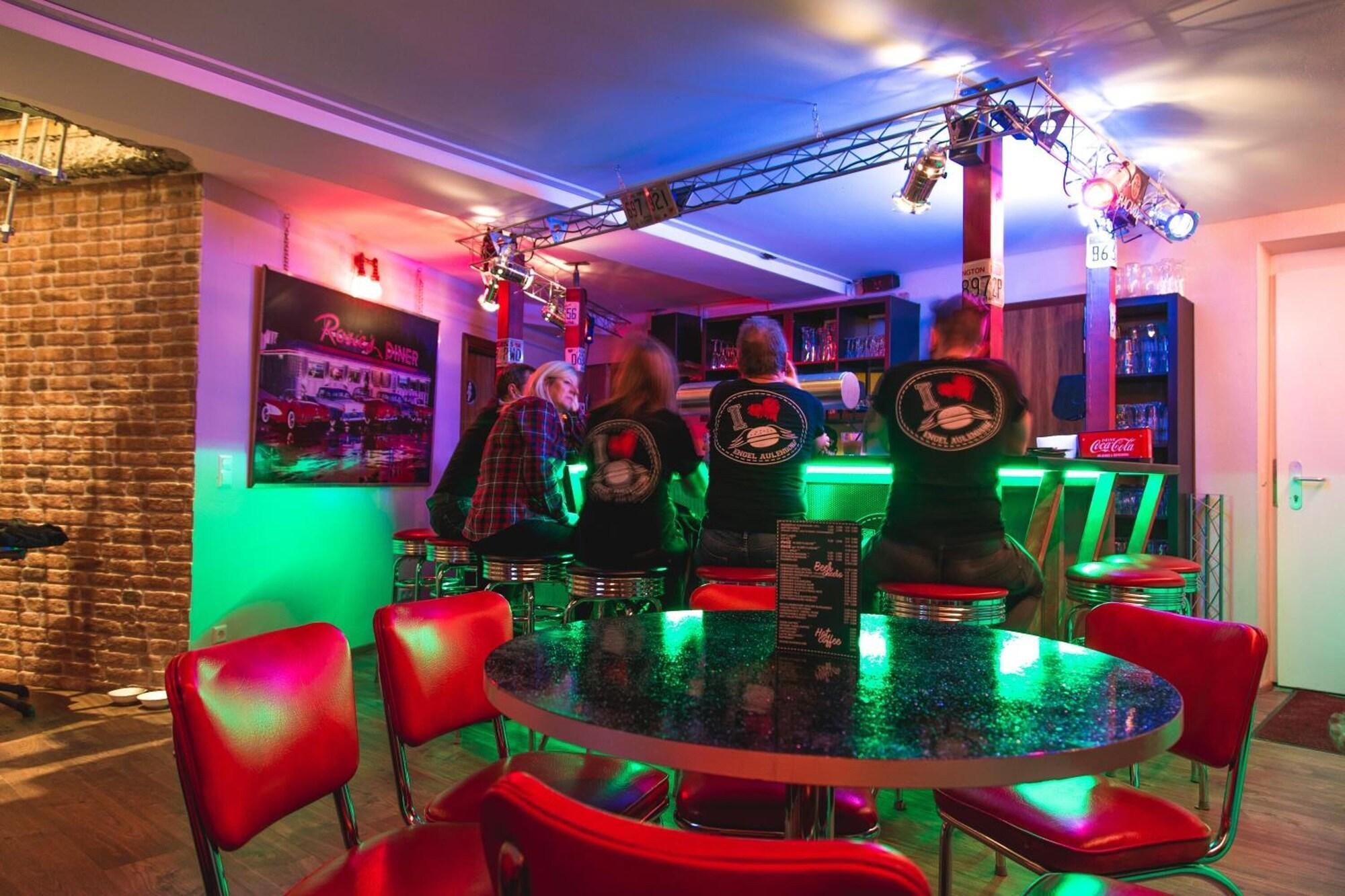 Bar/Salón Engel Hotel und Diner