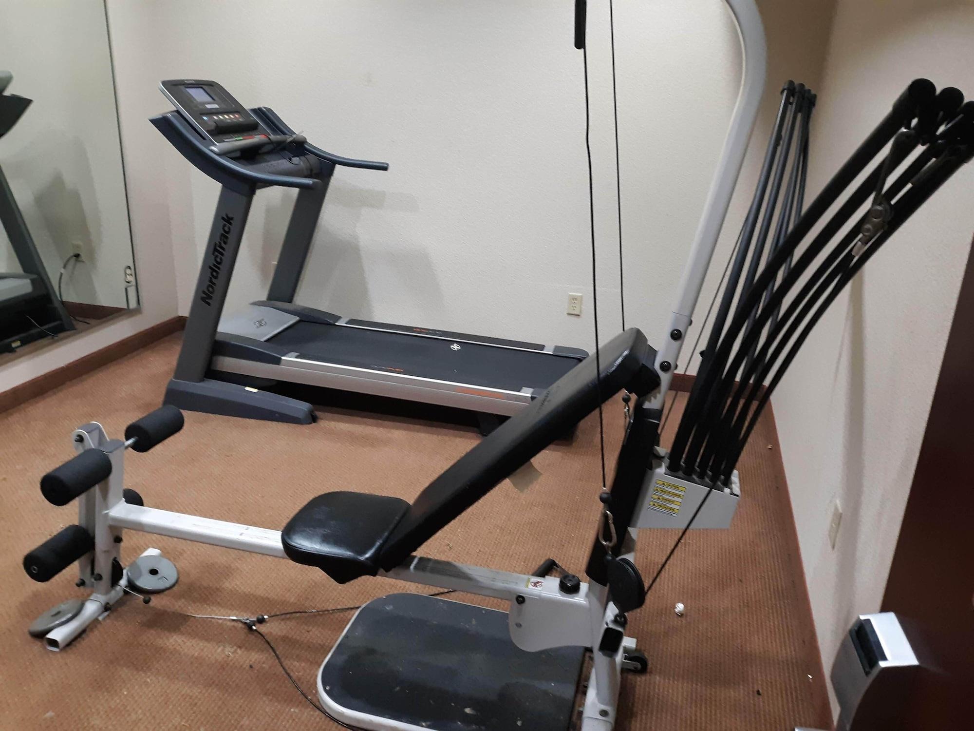 Gimnasio OYO Townhouse Clute Lake Jackson