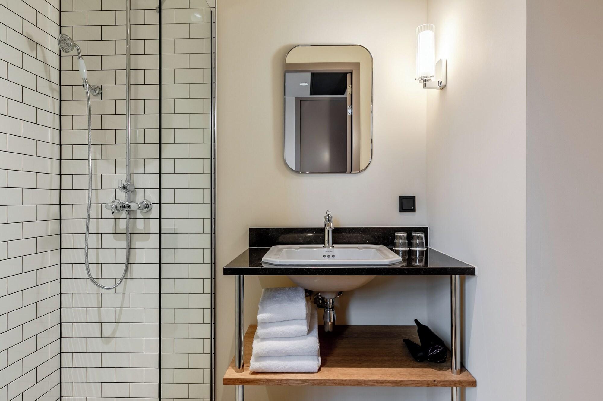 Equipamiento de Habitación Metzlr House