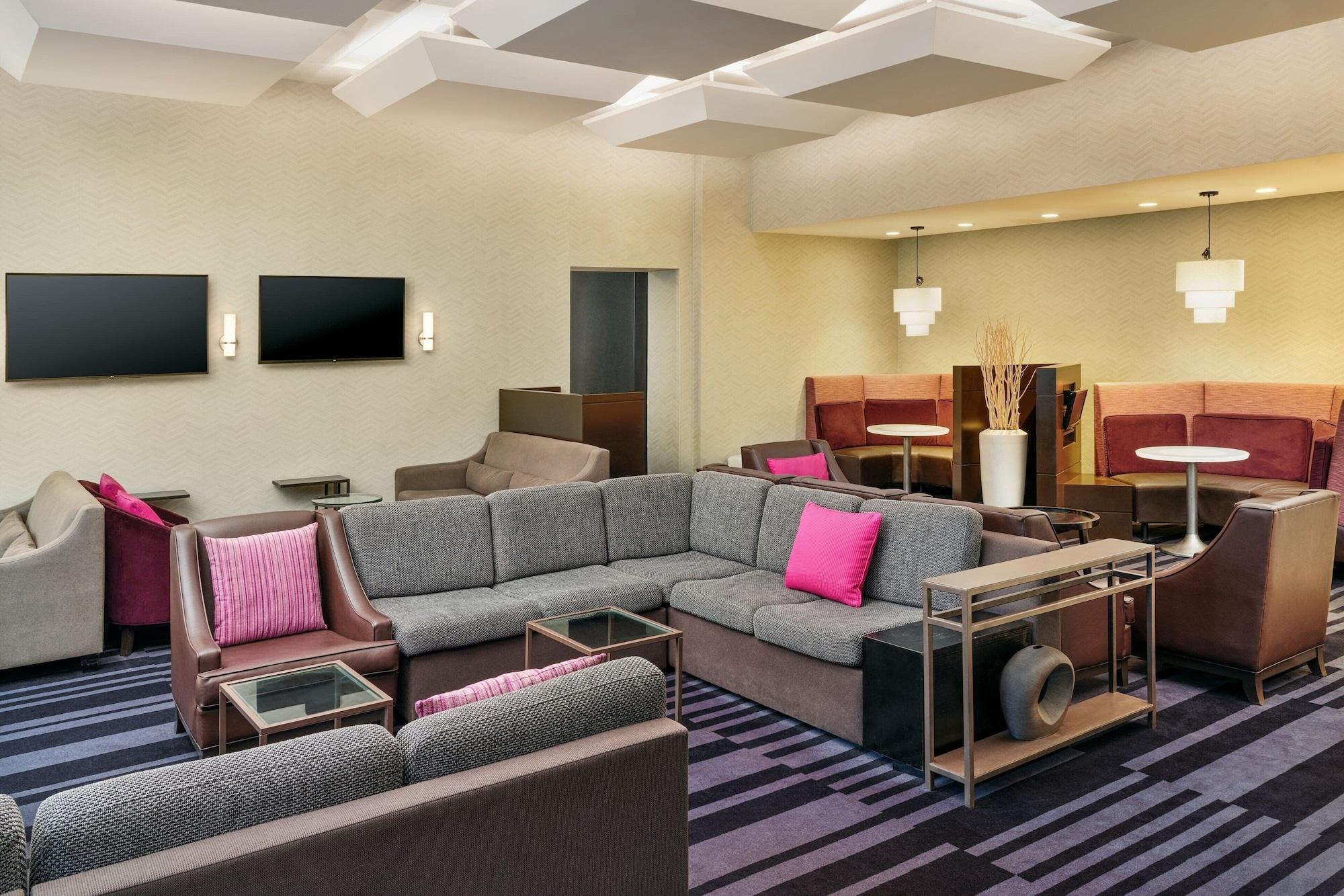 Vista Lobby Courtyard by Marriott New York JFK Airport