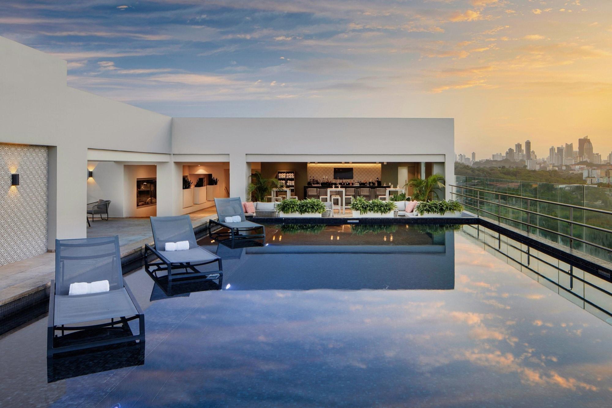 Vista Piscina Marriott Panama Hotel