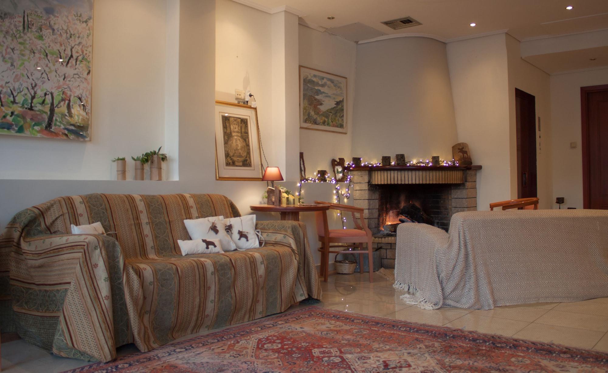 Vista Lobby Art Pythia Hotel