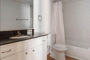 Alojamiento - Spacious and Modern Hotel Suites with Heated Pool, Gym and Hot Tub!