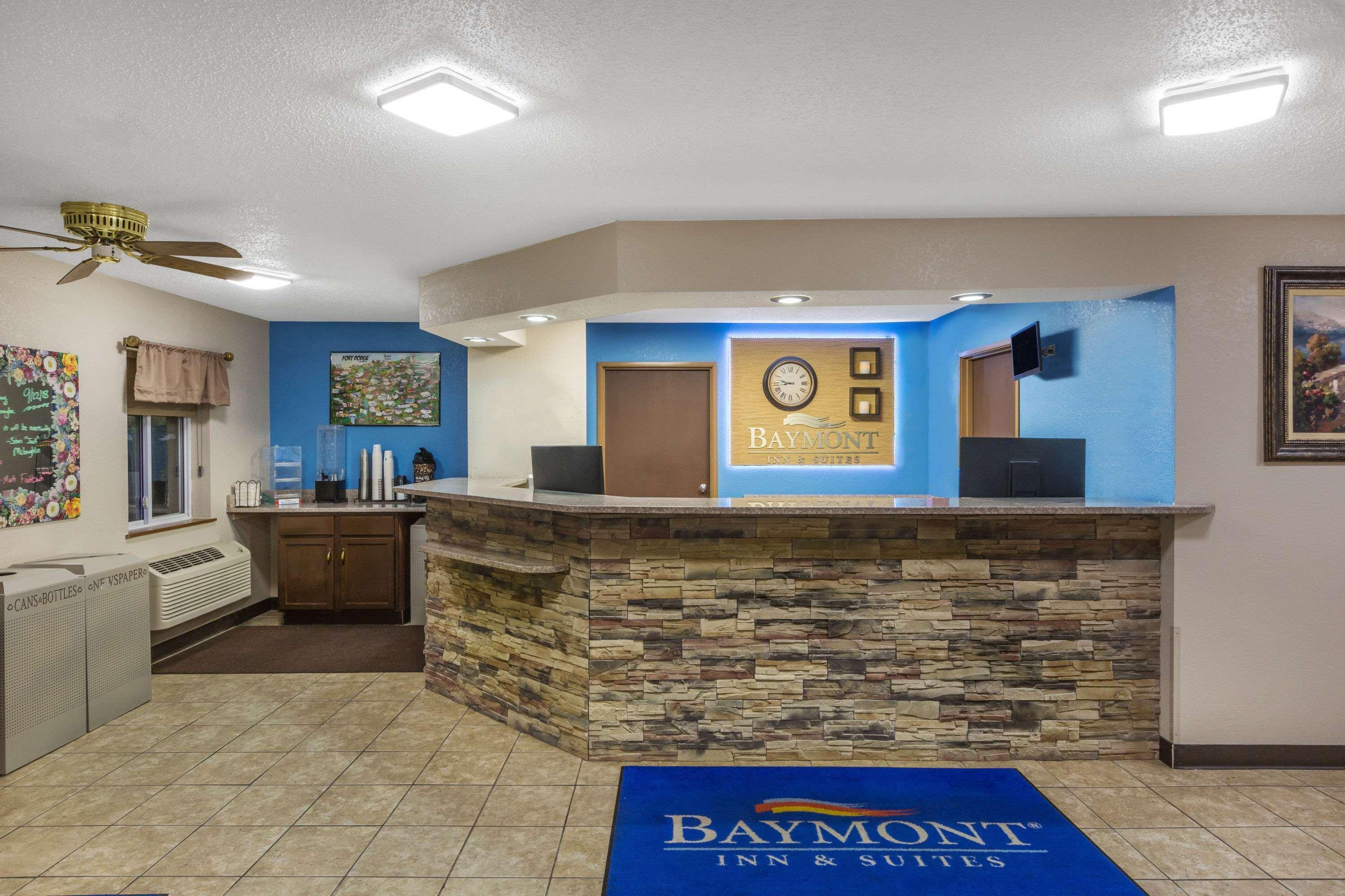 Vista Lobby Baymont by Wyndham Fort Dodge
