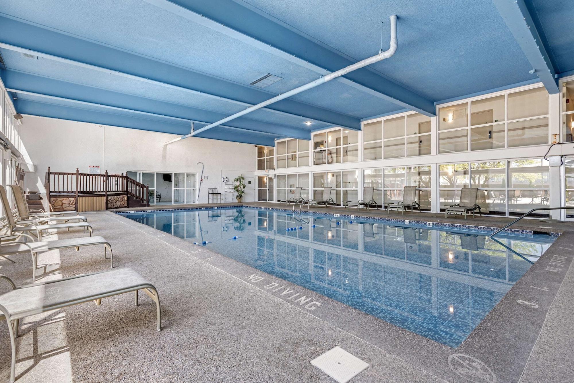 Vista Piscina Suburban Studios Pueblo North