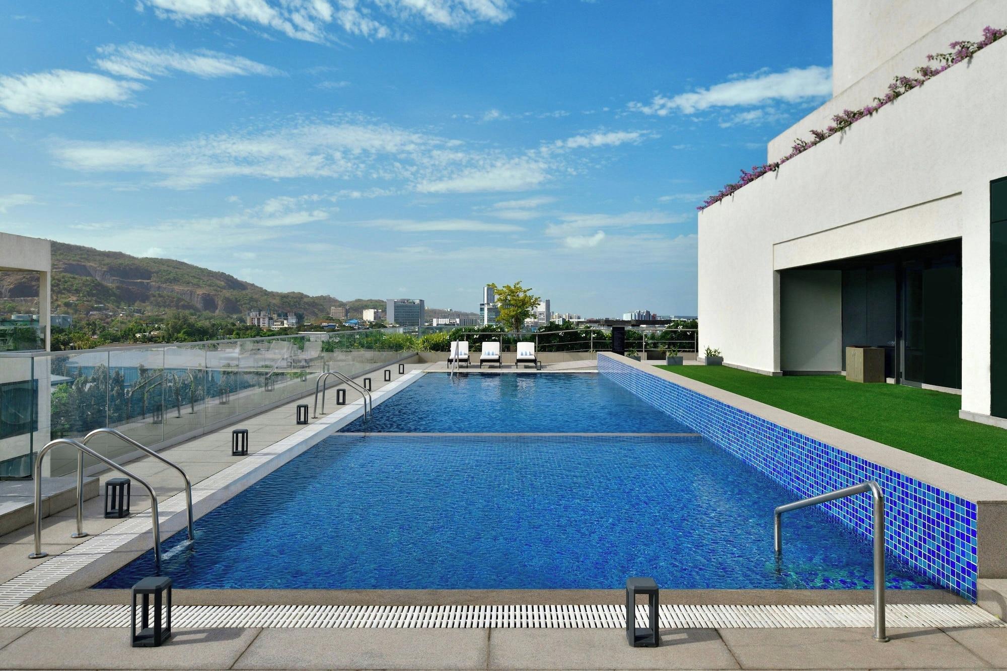 Vista Piscina Le Méridien Navi Mumbai