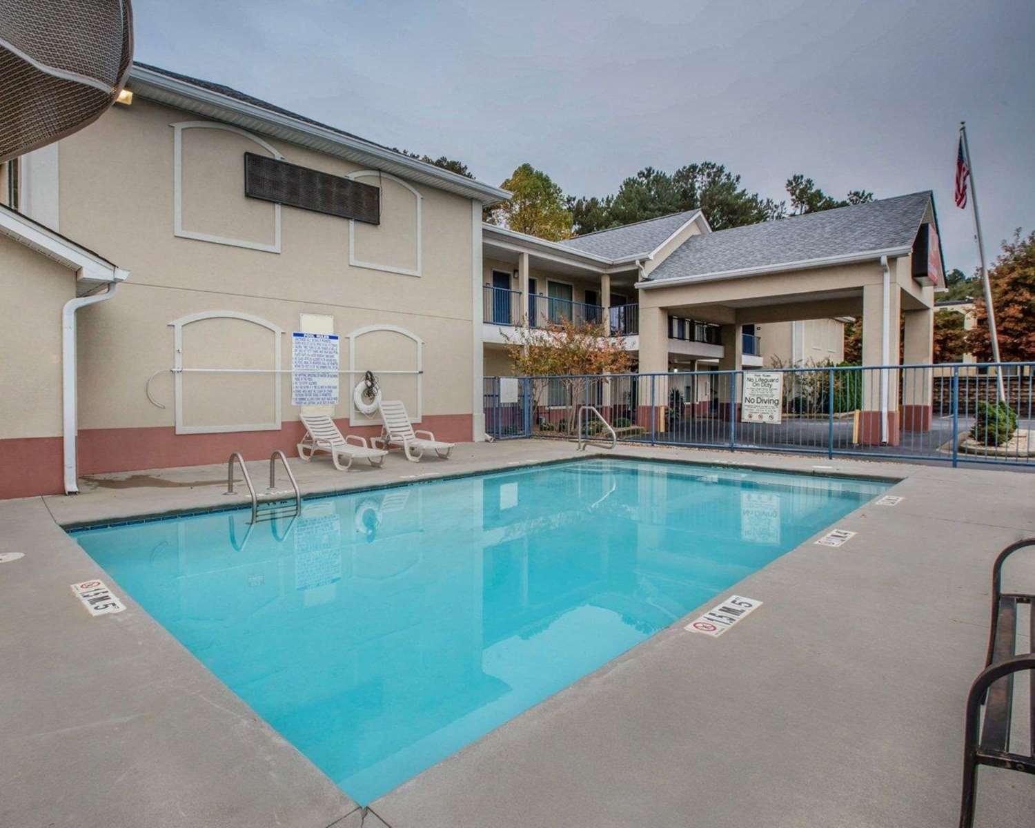 Vista Piscina Econo Lodge Villa Rica