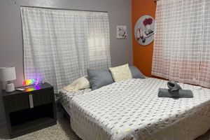 Alquiler Vacacional - Close to JOBOS BEACH 3-bedroom house & BONUS ROOM fabulous Isabela w/AC, WiFi