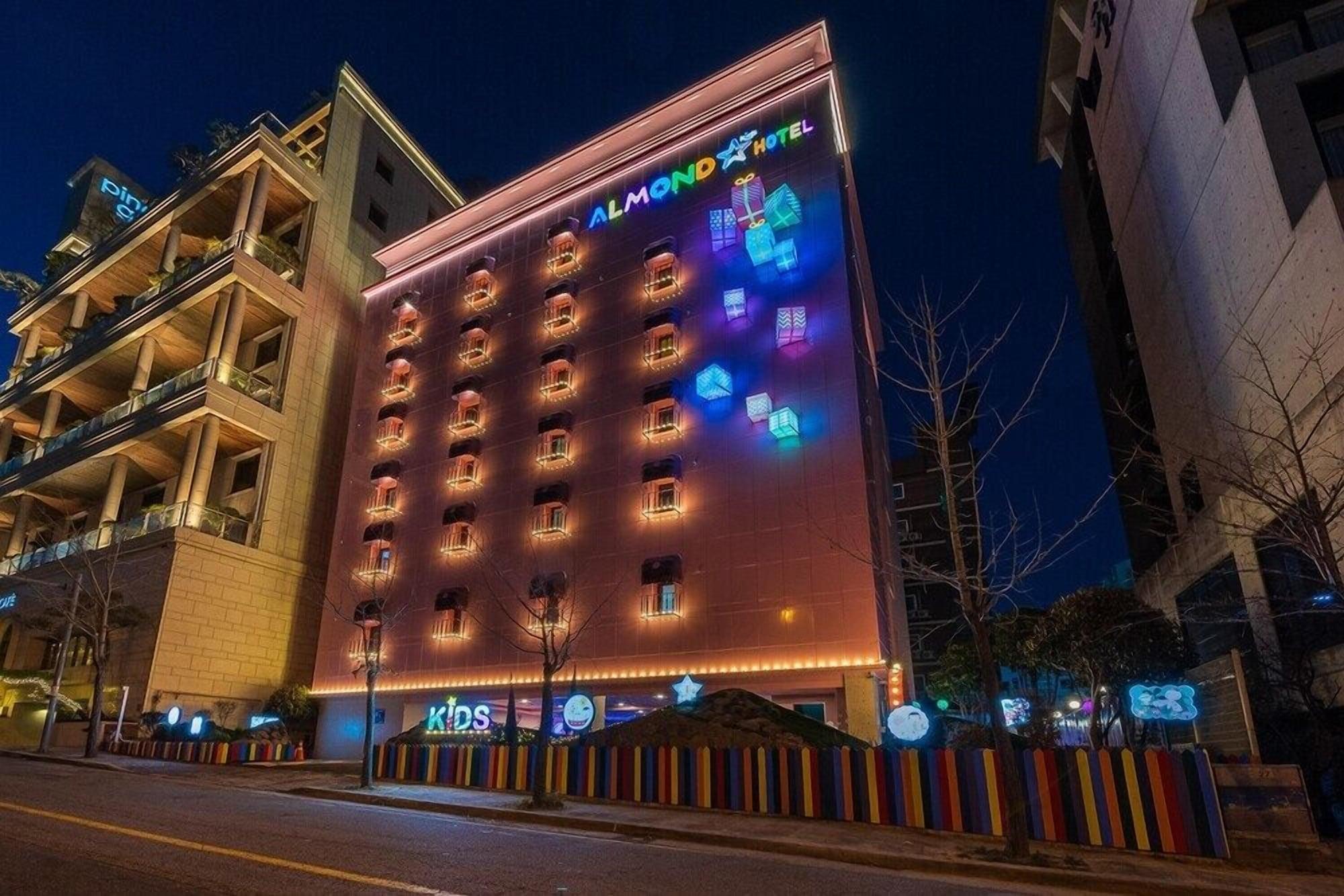 Vista Exterior JANGYU ALMOND KIDS HOTEL