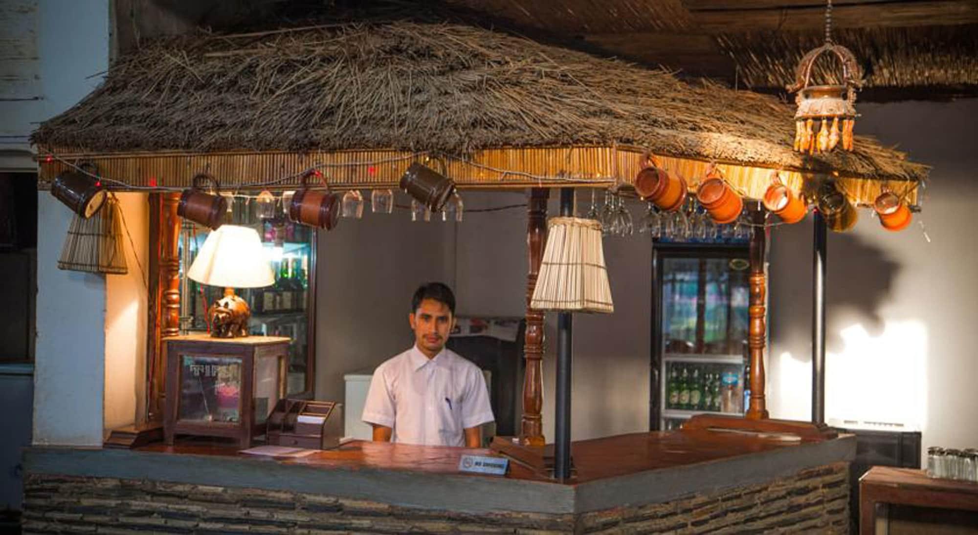 Bar/Salón Chitwan Adventure Resort
