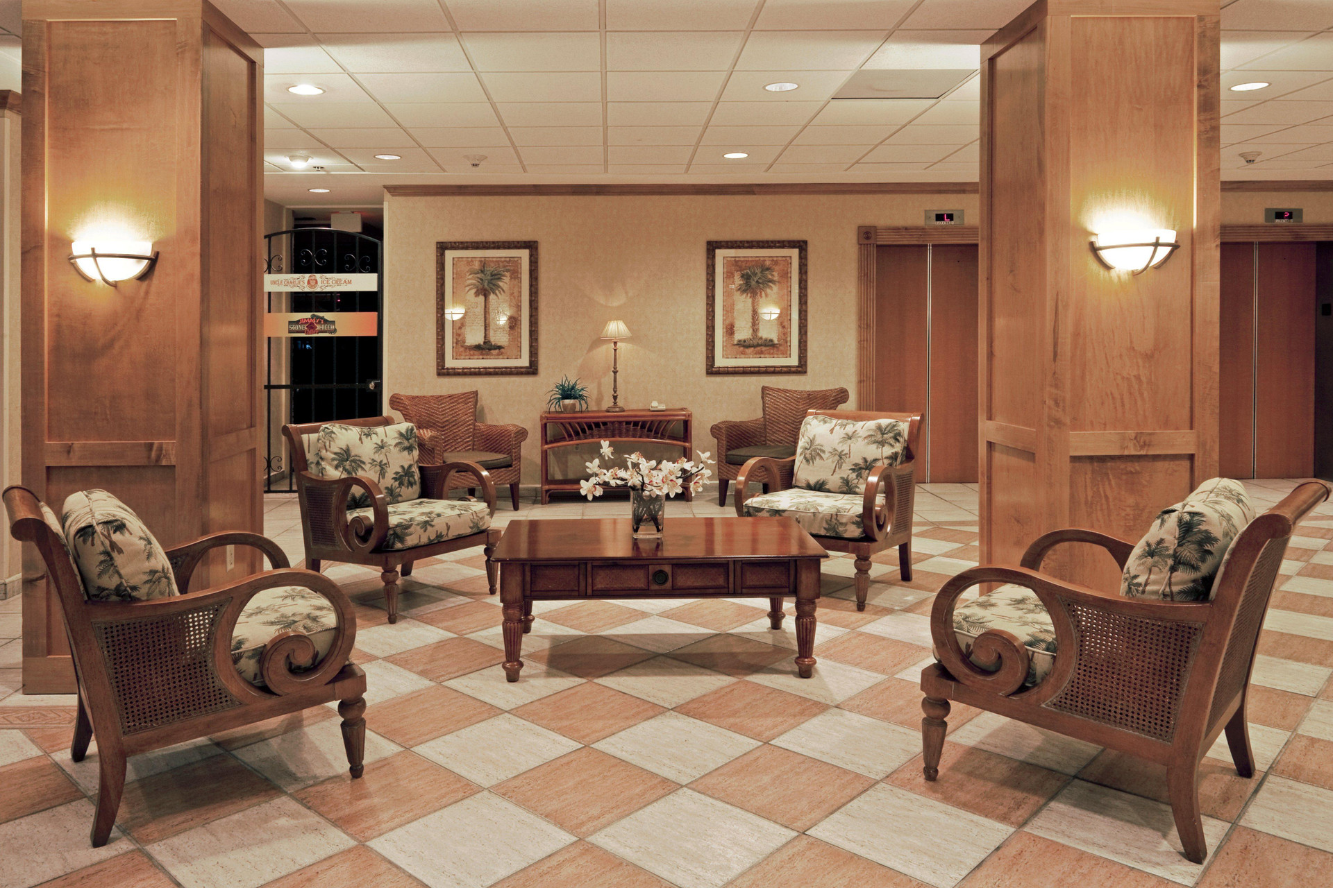 Vista Lobby Holiday Inn & Suites Clearwater Beach by IHG