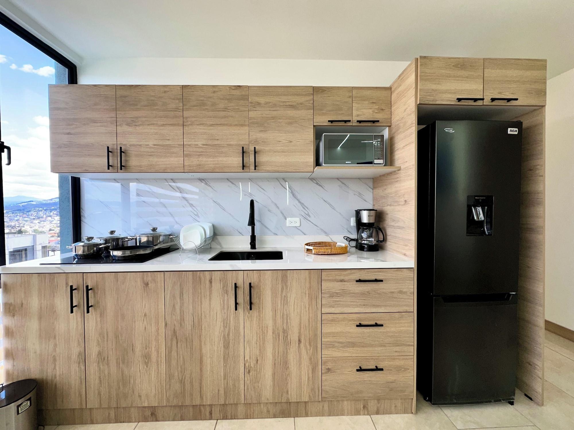 Equipamiento de Habitación Urbanizable Suites UIO