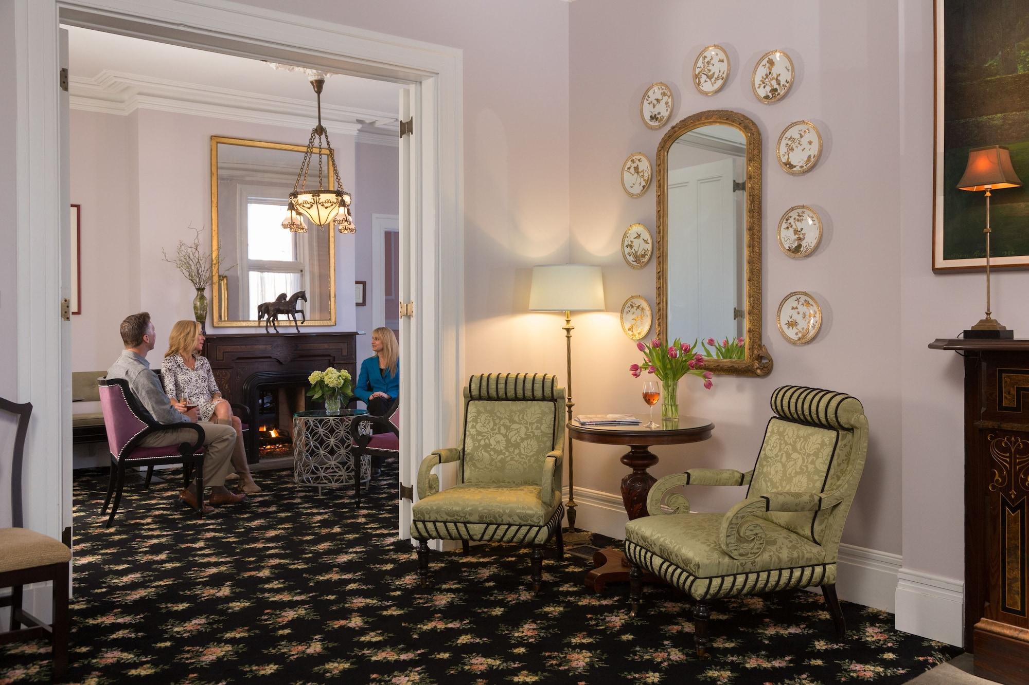 Vista Lobby Saratoga Arms