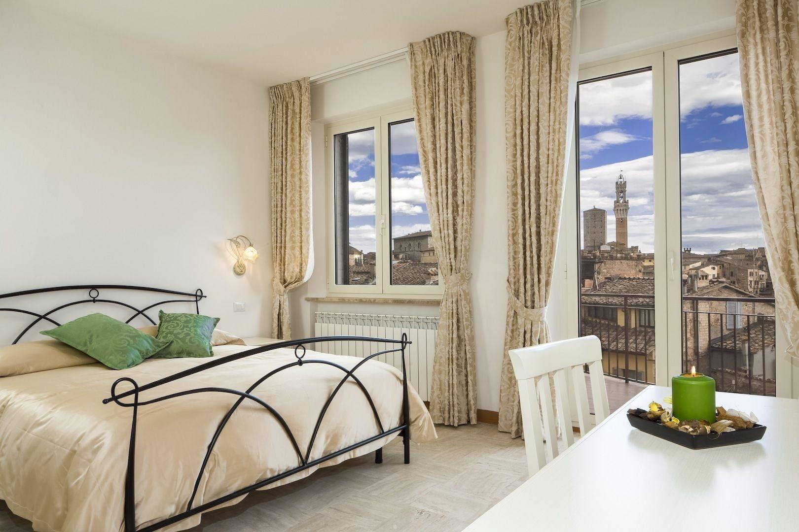 Varios I Tetti di Siena