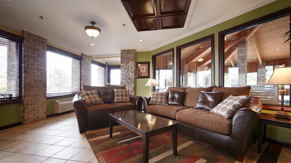 Vista Lobby Baymont by Wyndham Delaware