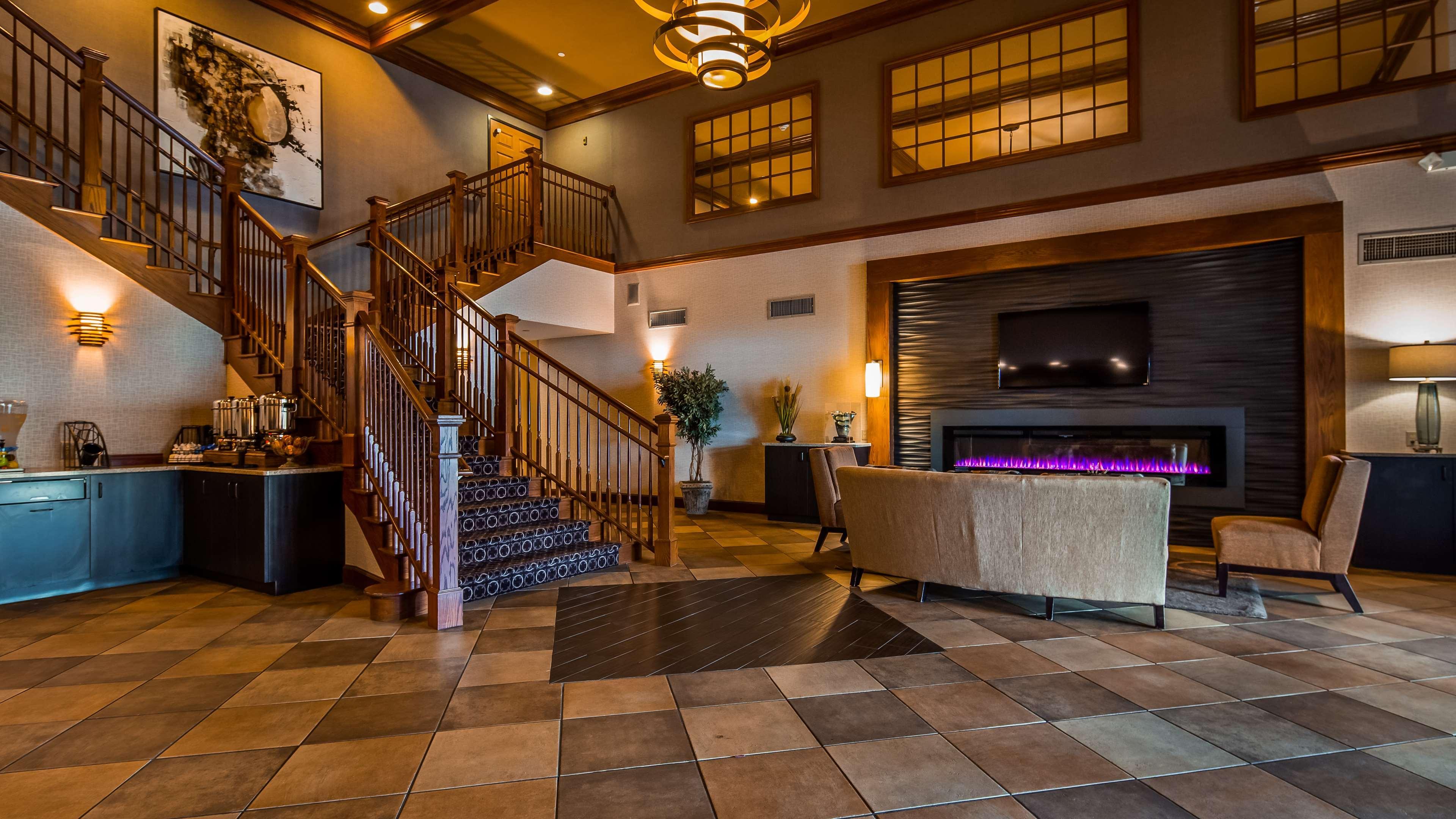 Vista Lobby Best Western Premier Bridgewood Resort Hotel