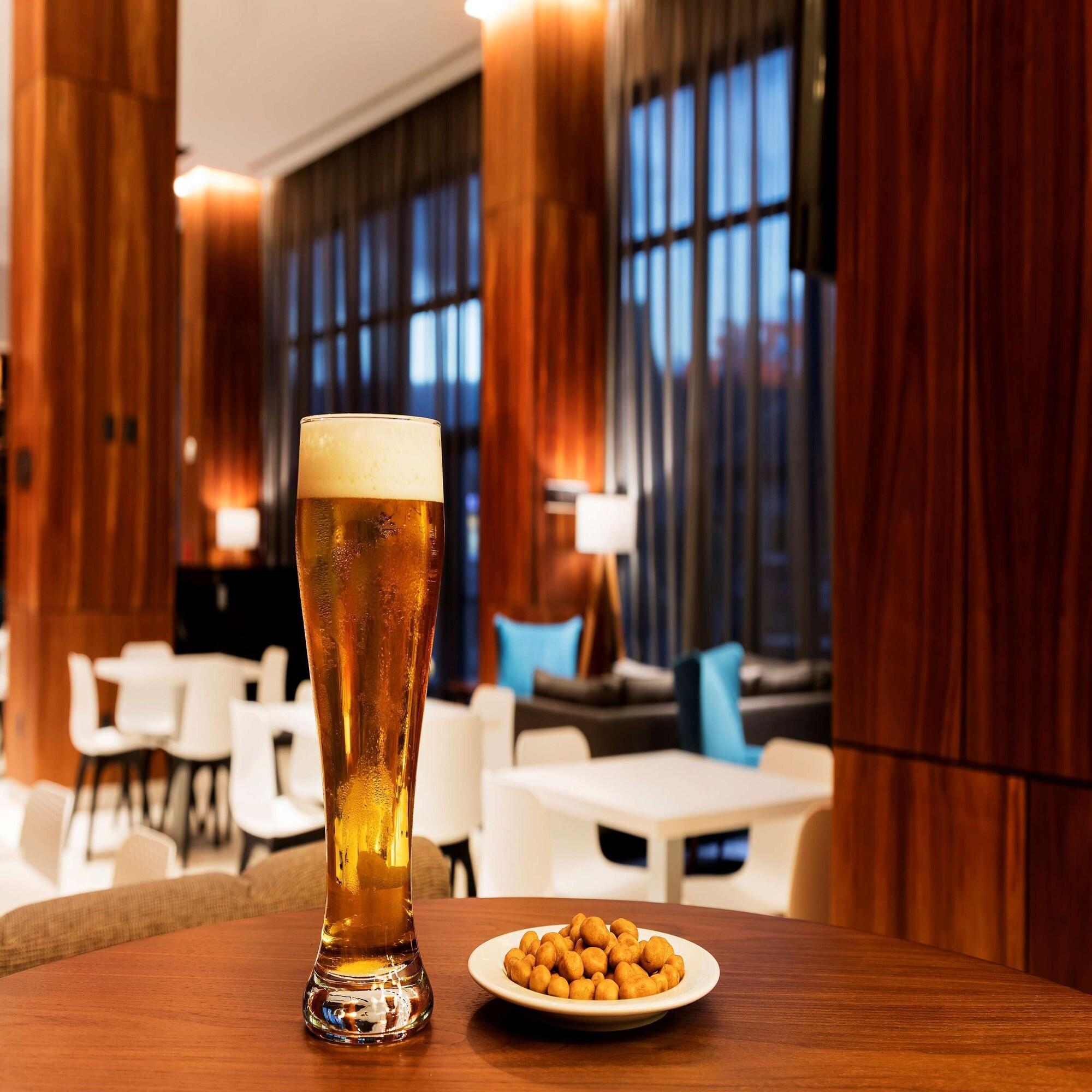 Bar/Salón Hampton Inn by Hilton Cancun Cumbres