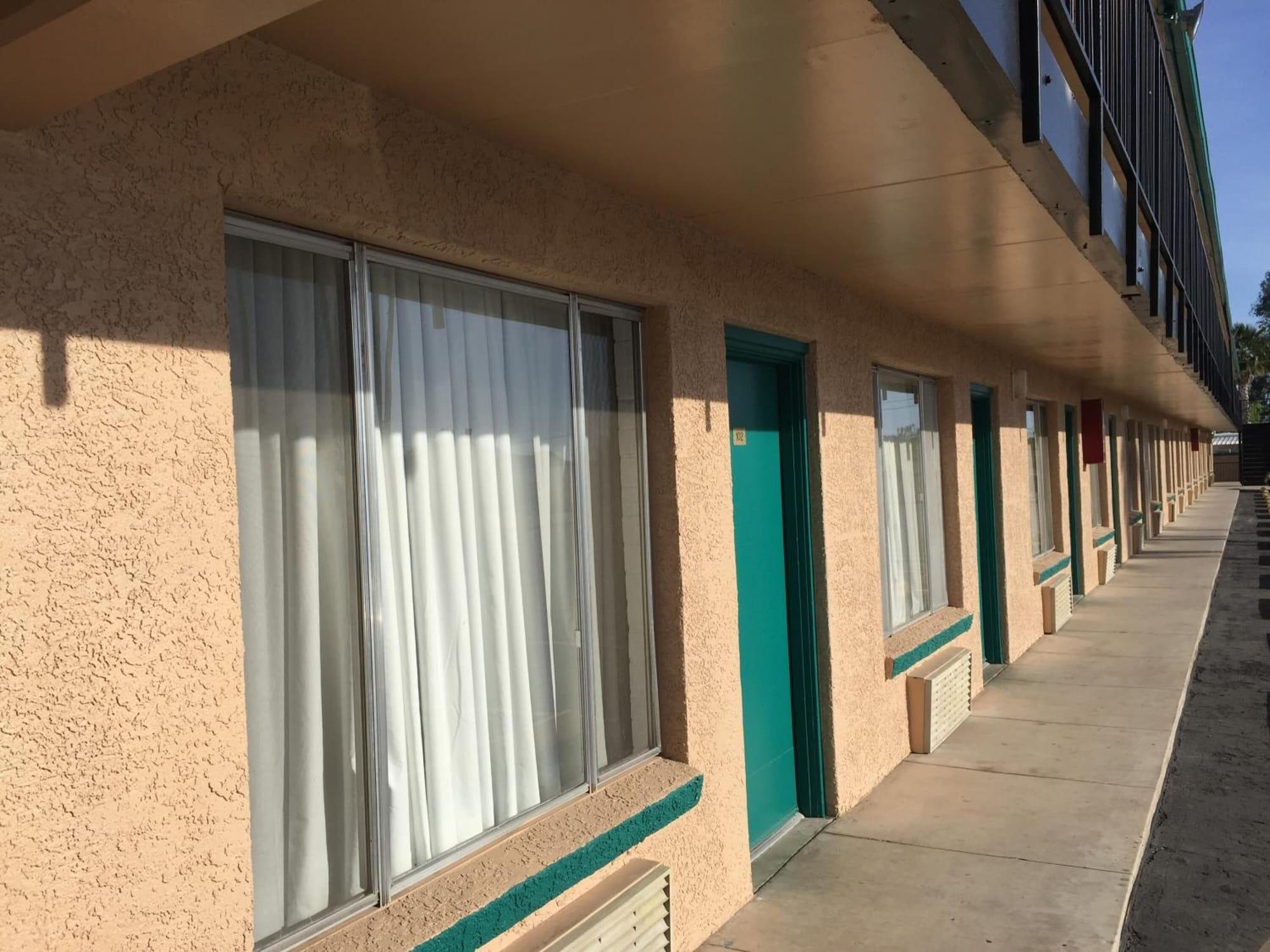 Vista Exterior Amazon Motel