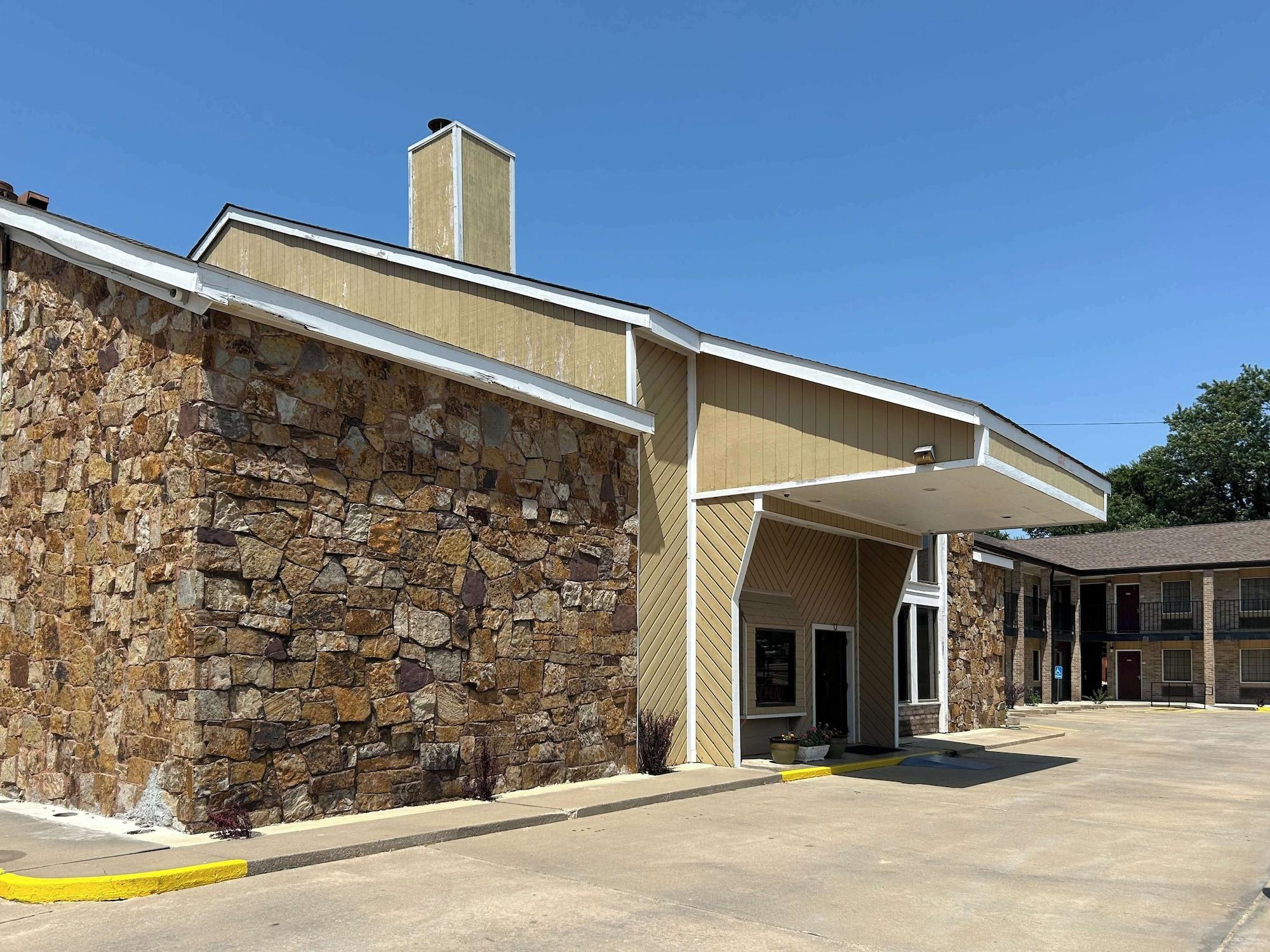 Vista Exterior Motel 6 Ada, OK