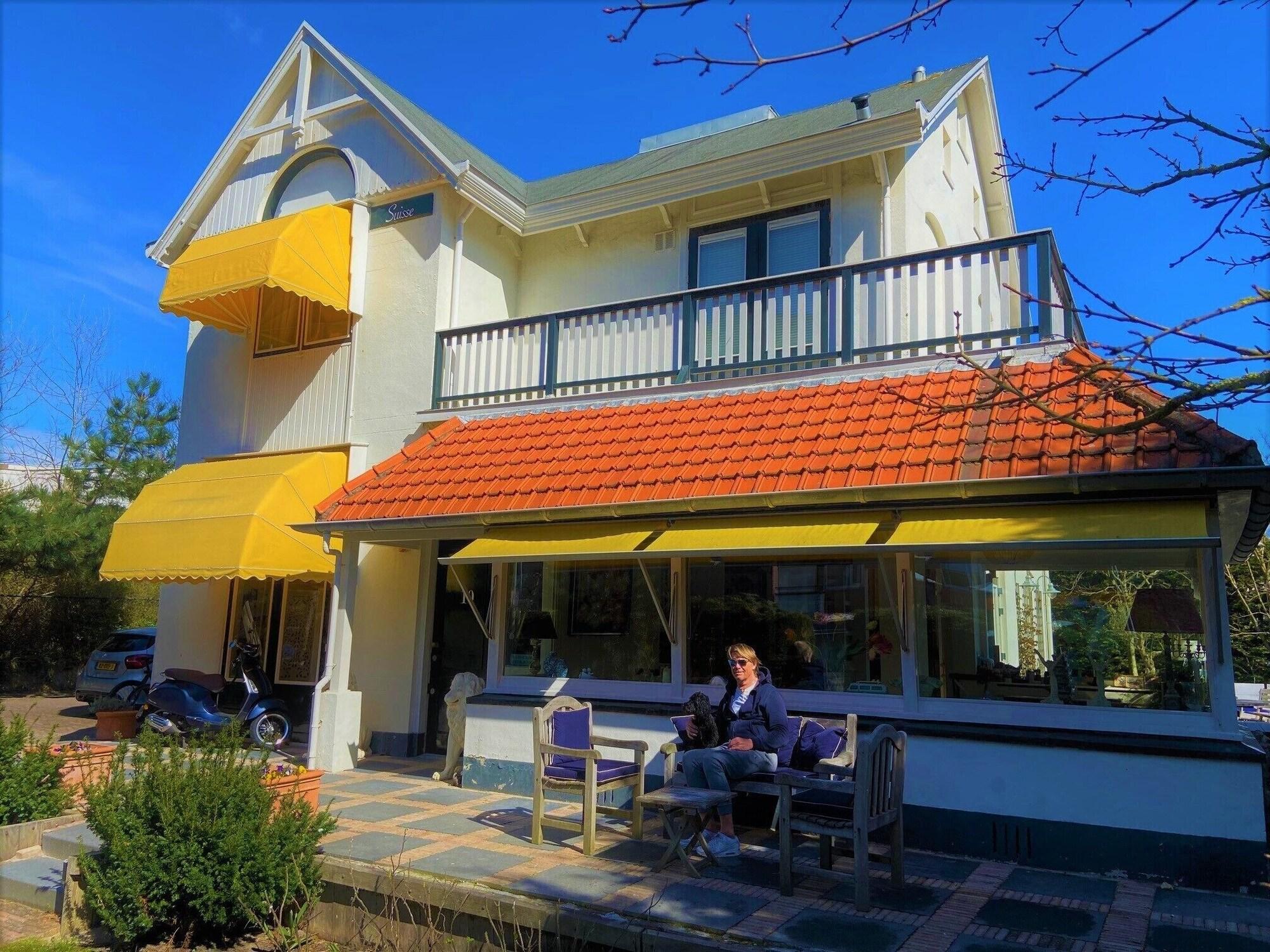 Varios Villa Suisse Bed & Breakfast