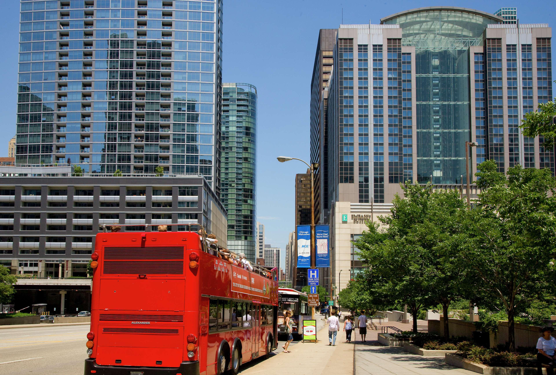 Vista Exterior Embassy Suites by Hilton Chicago Downtown Magnificent Mile