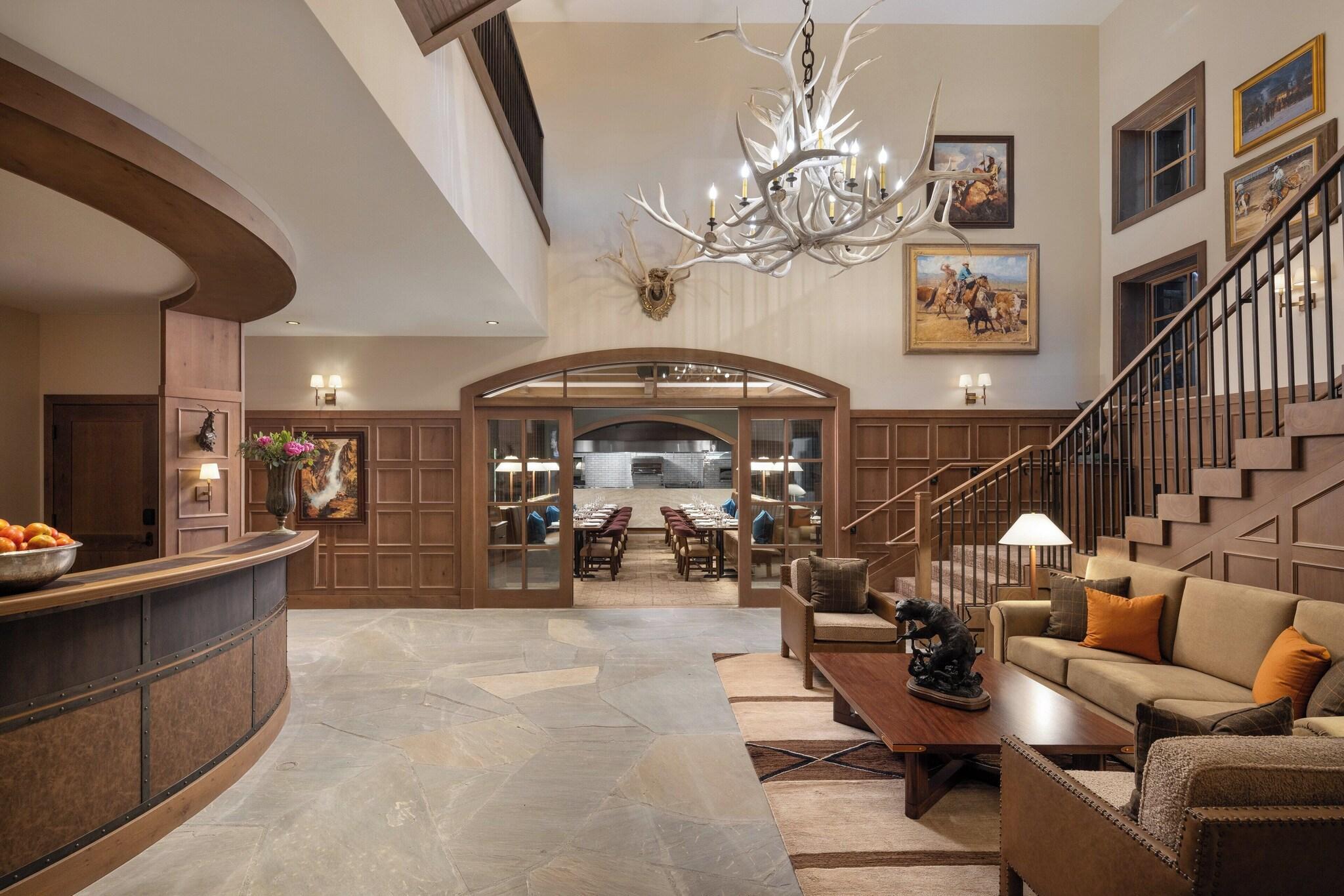 Vista Lobby The Rusty Parrot Lodge and Spa