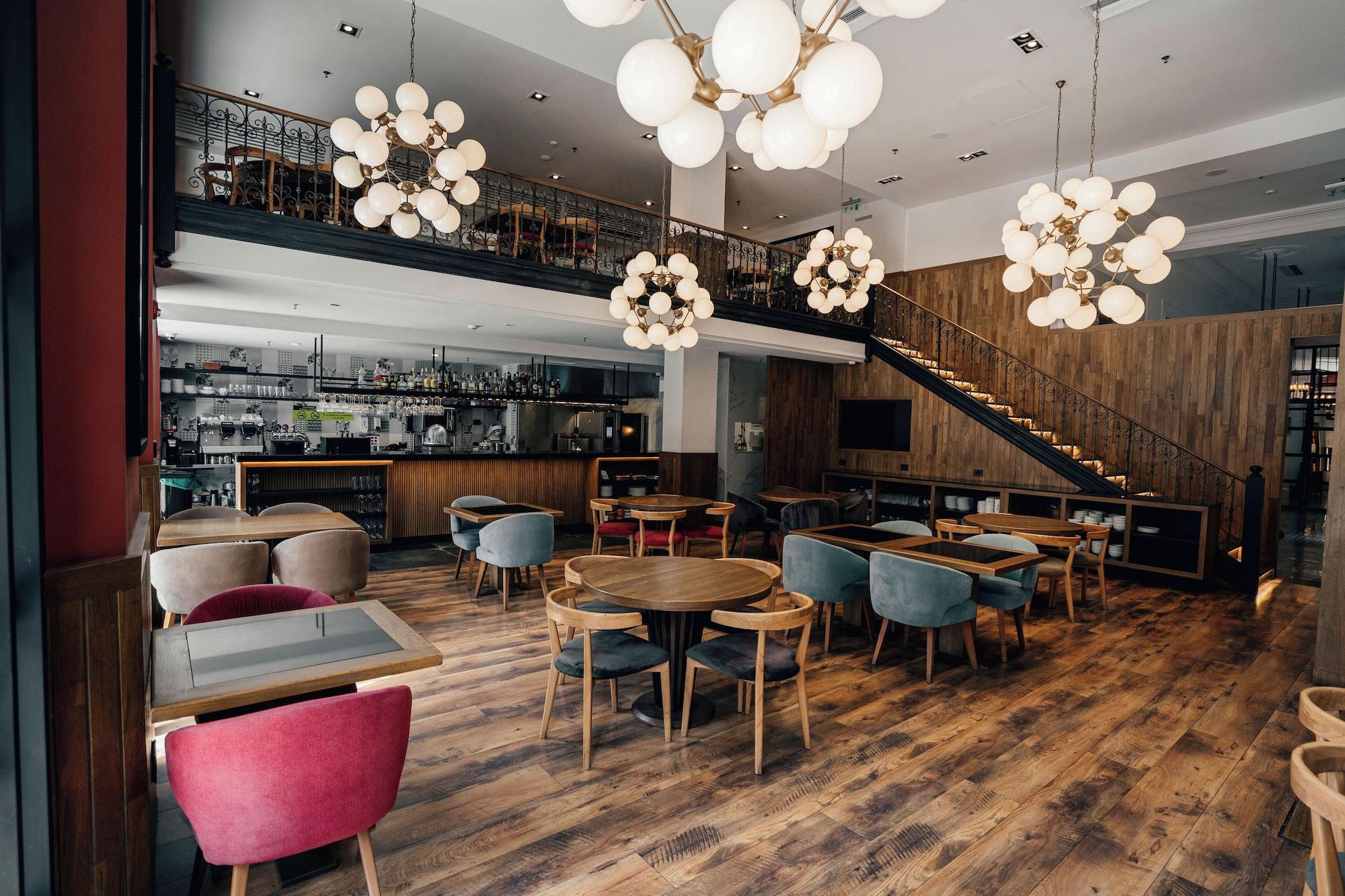 Restaurant Palmaroga Hotel Asuncion, Tapestry Collection by Hilton