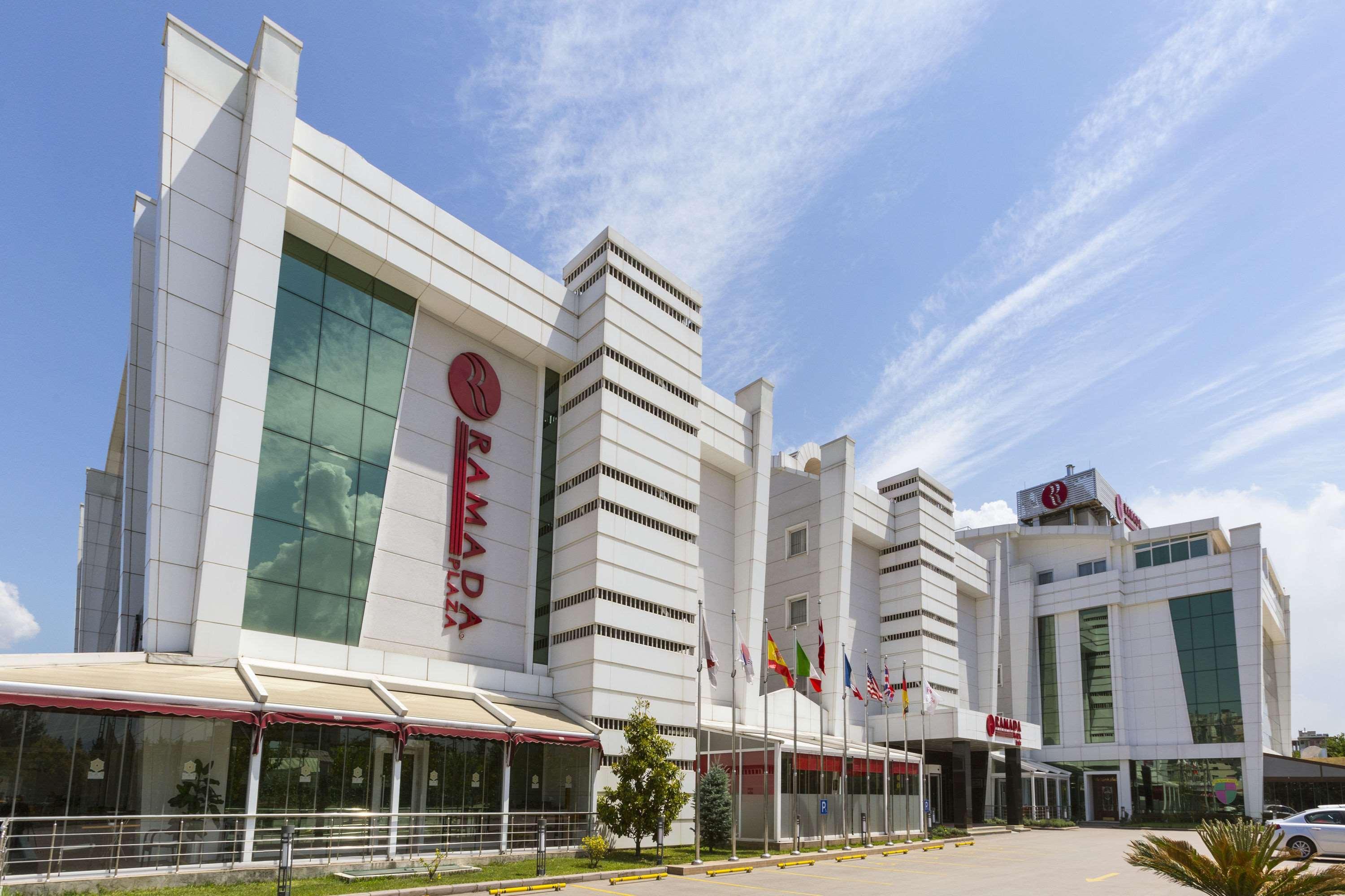 Vista Exterior Ramada Plaza by Wyndham Izmit