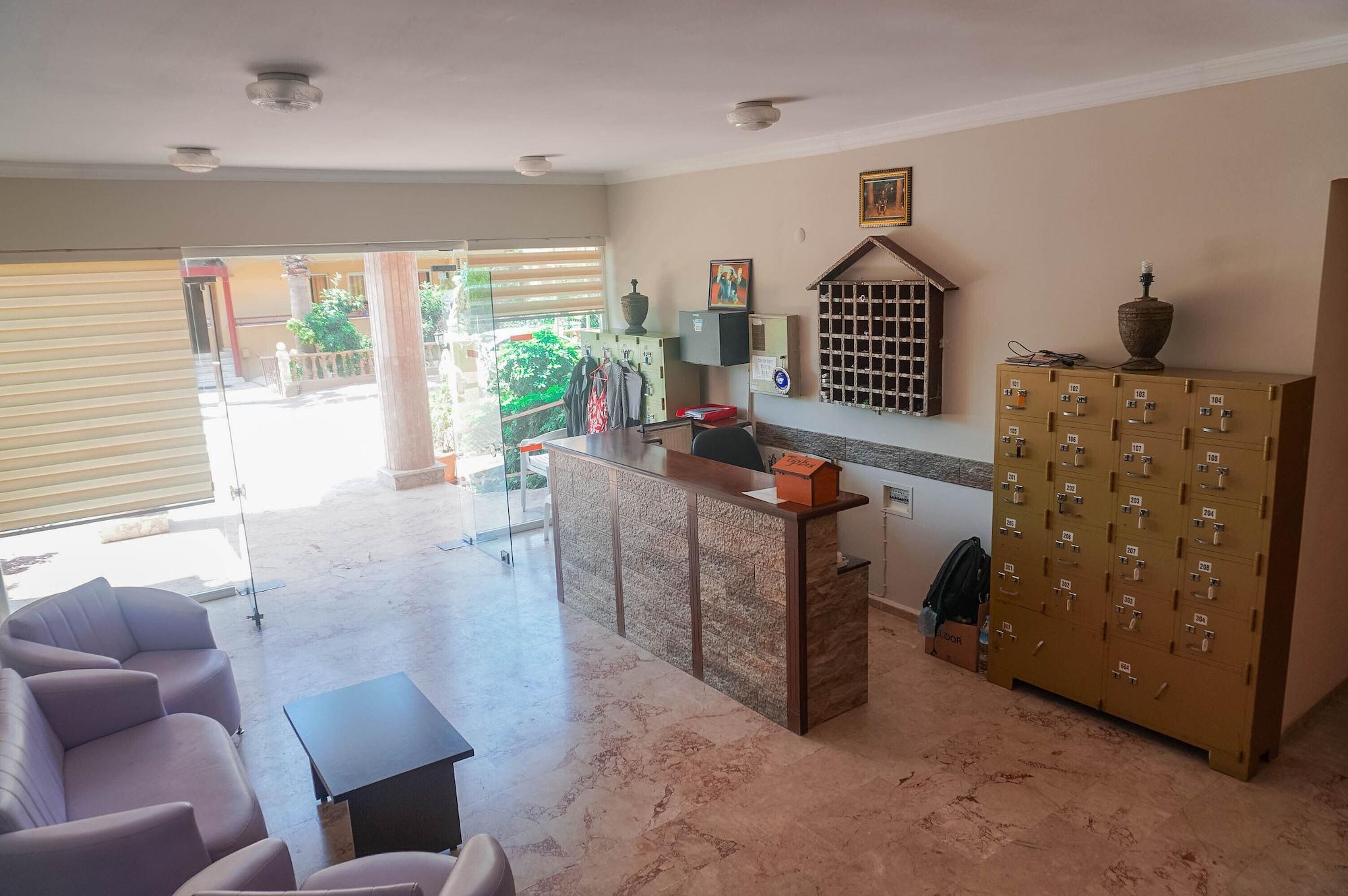 Vista Lobby Albatros Apartments
