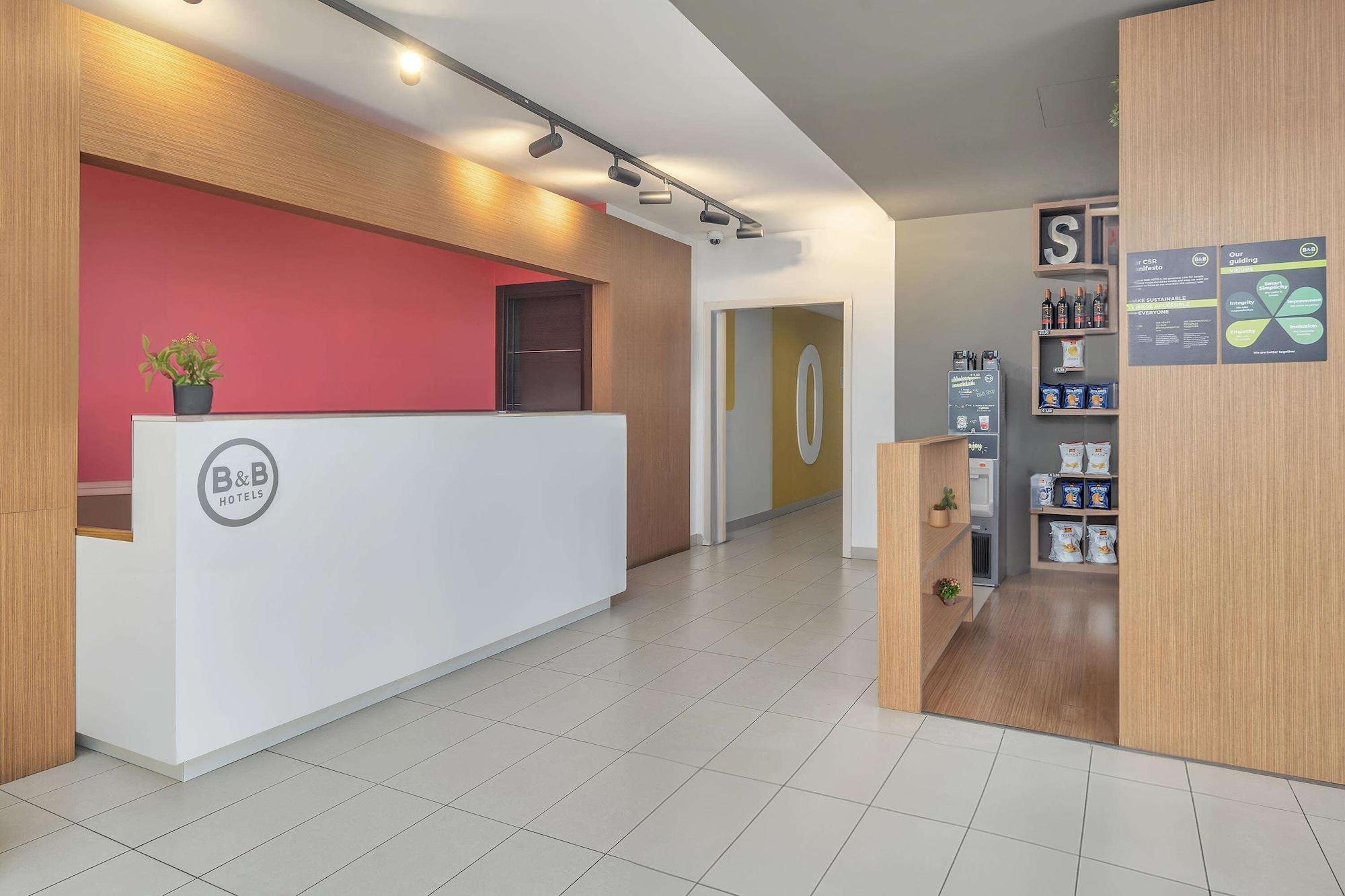 Vista Lobby B&B Hotel Milano Cenisio Garibaldi