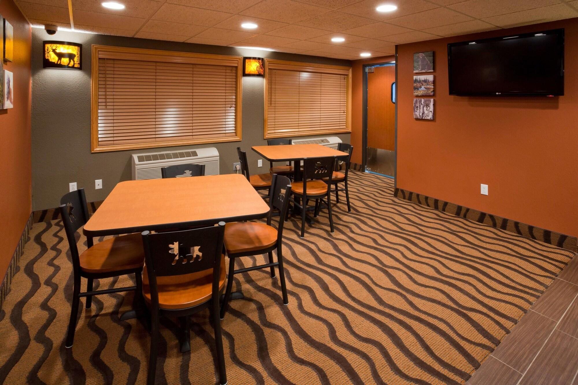 Bar/Salón AmericInn by Wyndham Grafton