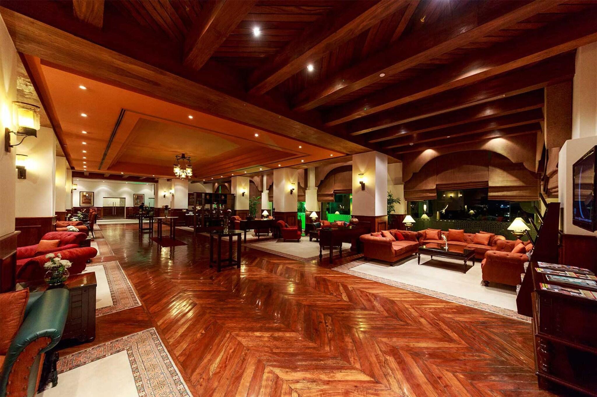 Bar/Salón Islamabad Serena Hotel